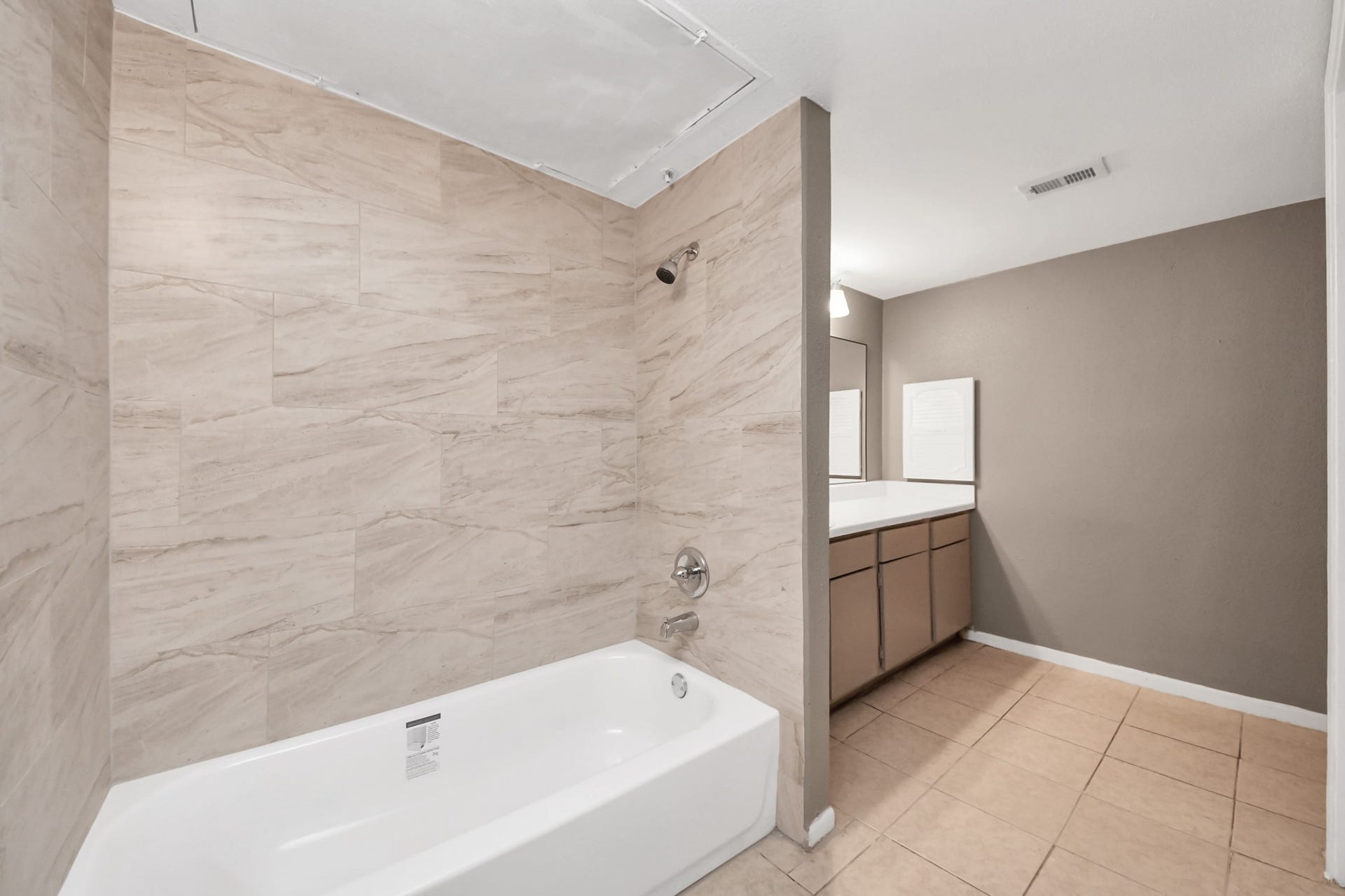 3105 Walnut Bend Ln, #32, Houston, TX 77042