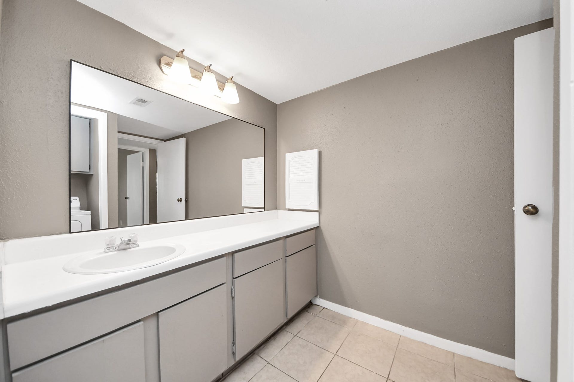 3105 Walnut Bend Ln, #32, Houston, TX 77042