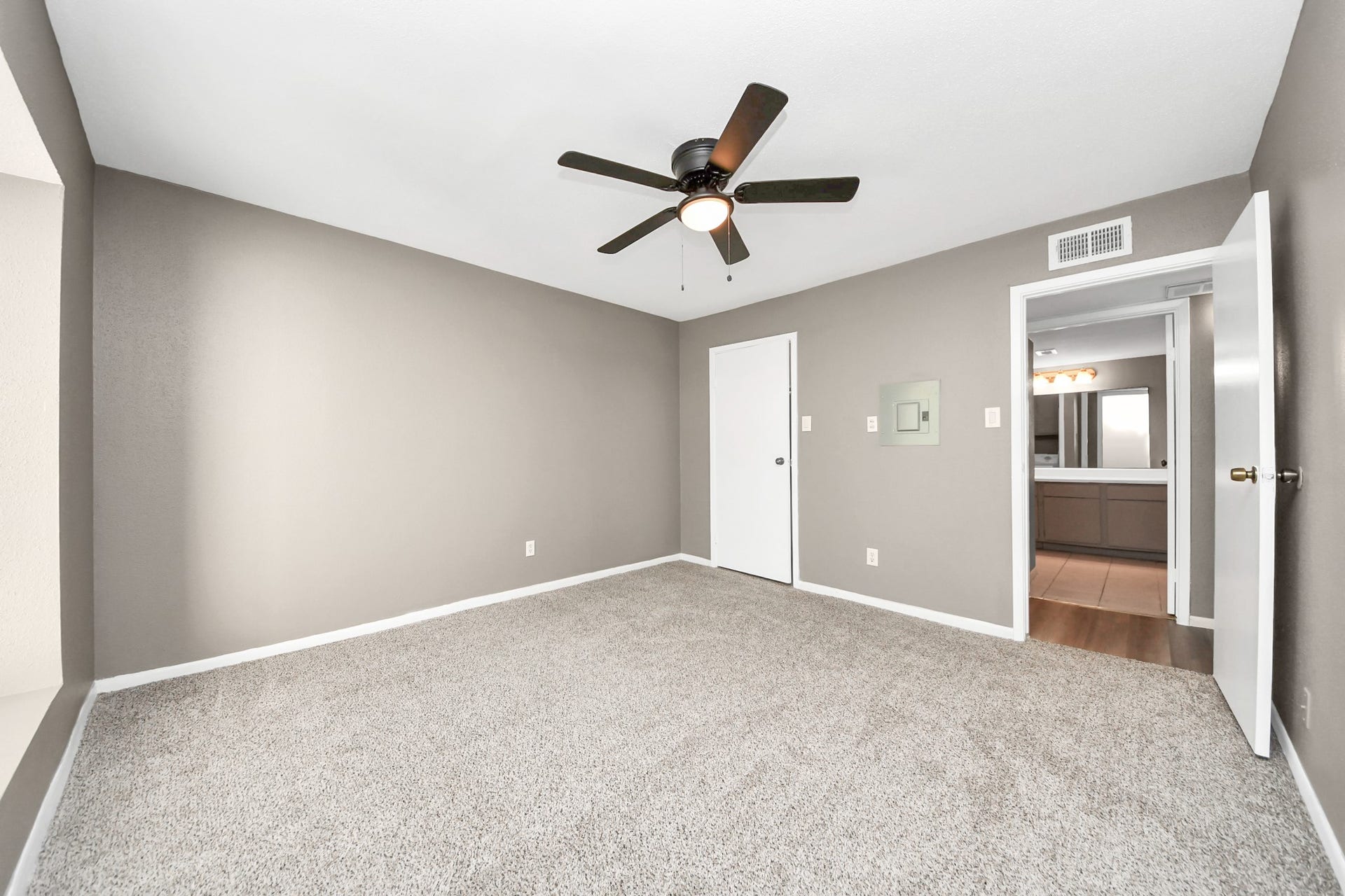 3105 Walnut Bend Ln, #32, Houston, TX 77042