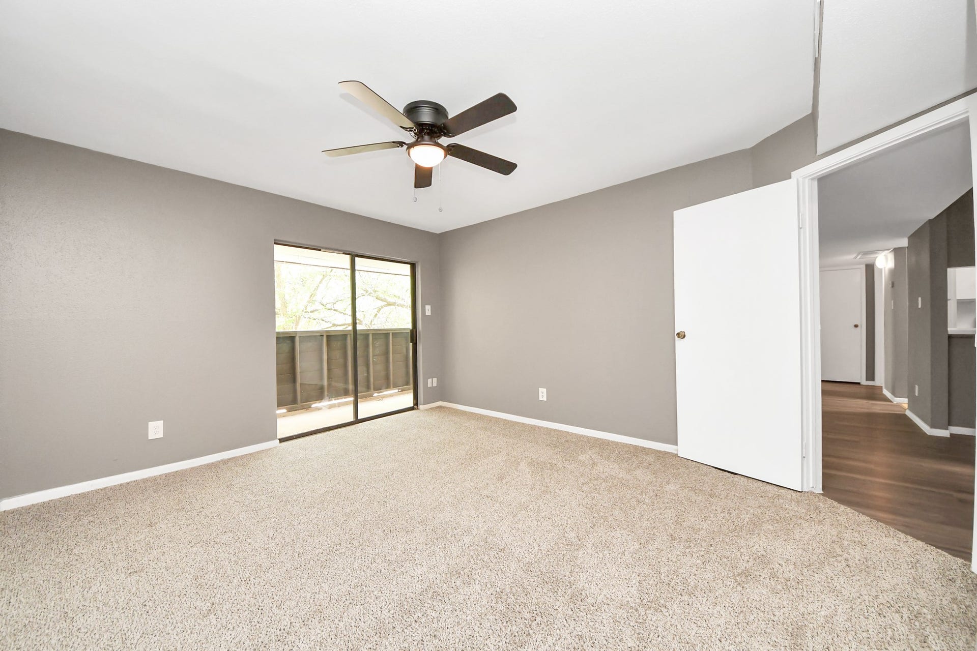 3105 Walnut Bend Ln, #32, Houston, TX 77042