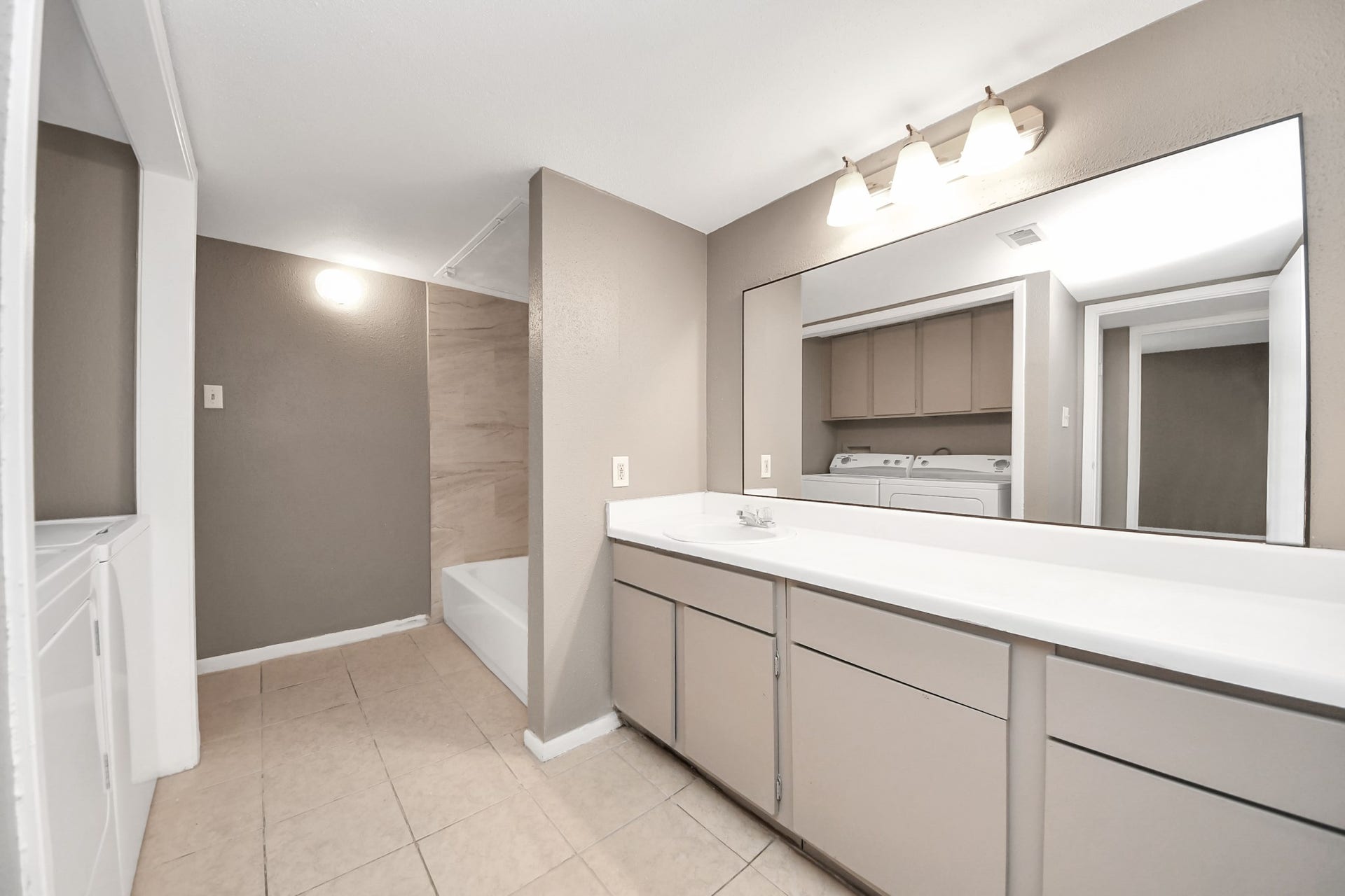 3105 Walnut Bend Ln, #32, Houston, TX 77042