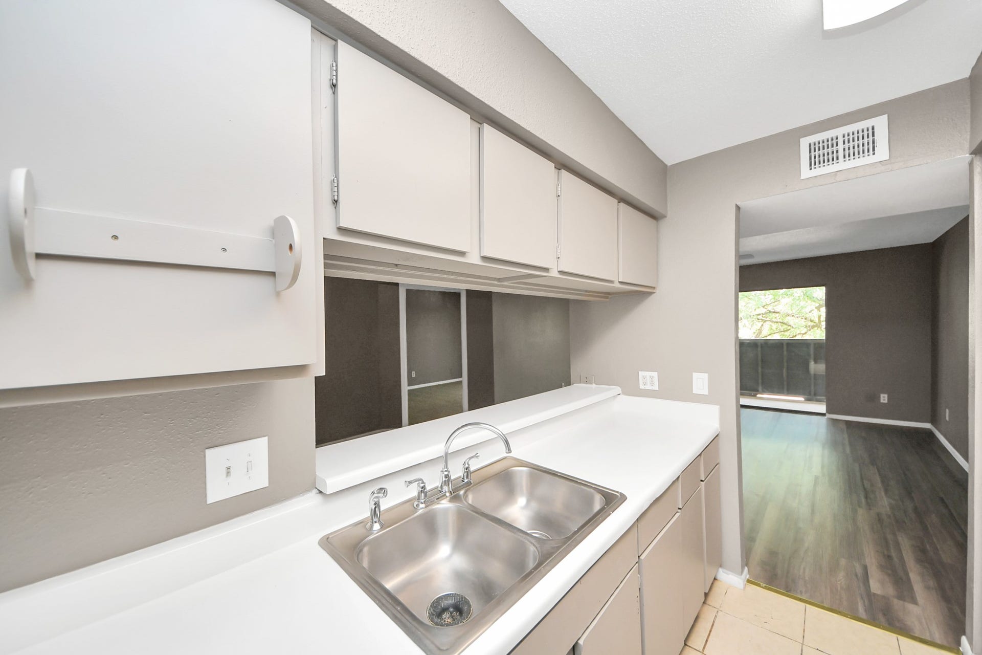 3105 Walnut Bend Ln, #32, Houston, TX 77042
