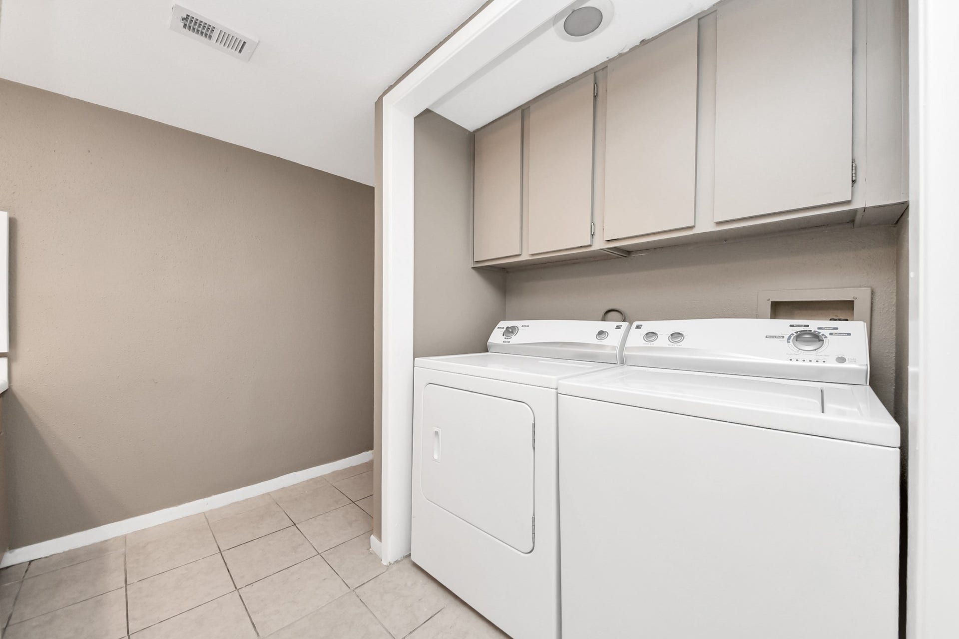 3105 Walnut Bend Ln, #32, Houston, TX 77042