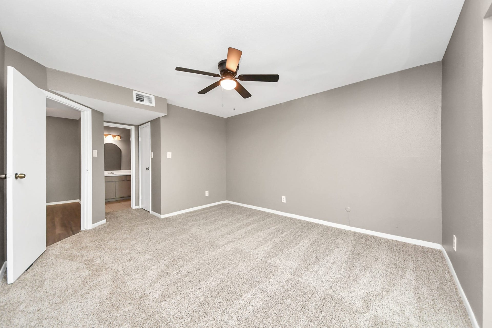 3105 Walnut Bend Ln, #32, Houston, TX 77042
