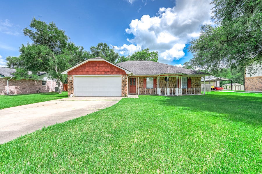 Property photo for 176 County Road 840, Angleton, TX
