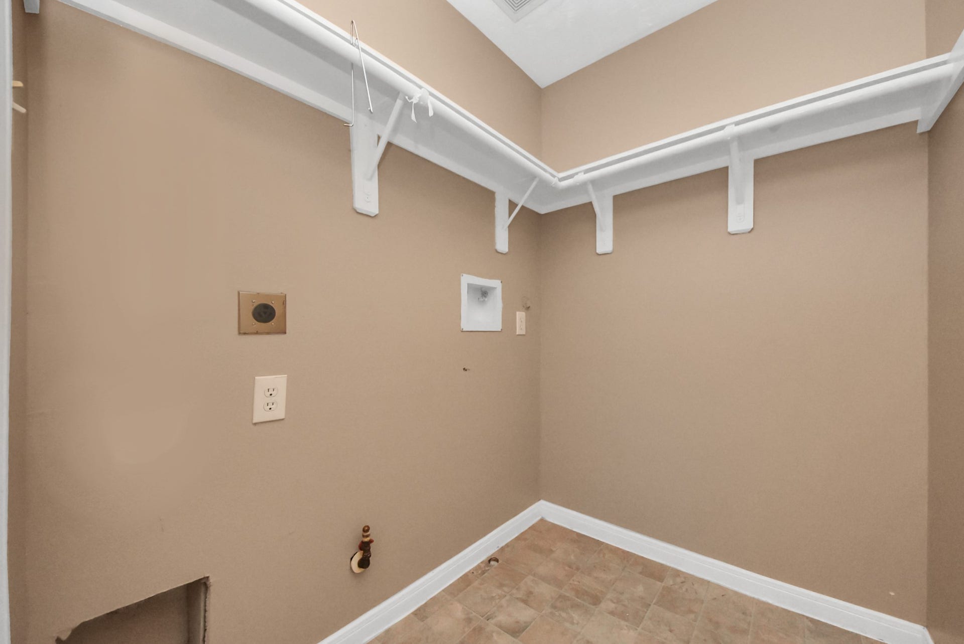 3006 Palace Oaks Drive, Houston, TX 77082 Nice-sized utility room with convenient storage shelves to help keep everything organized.