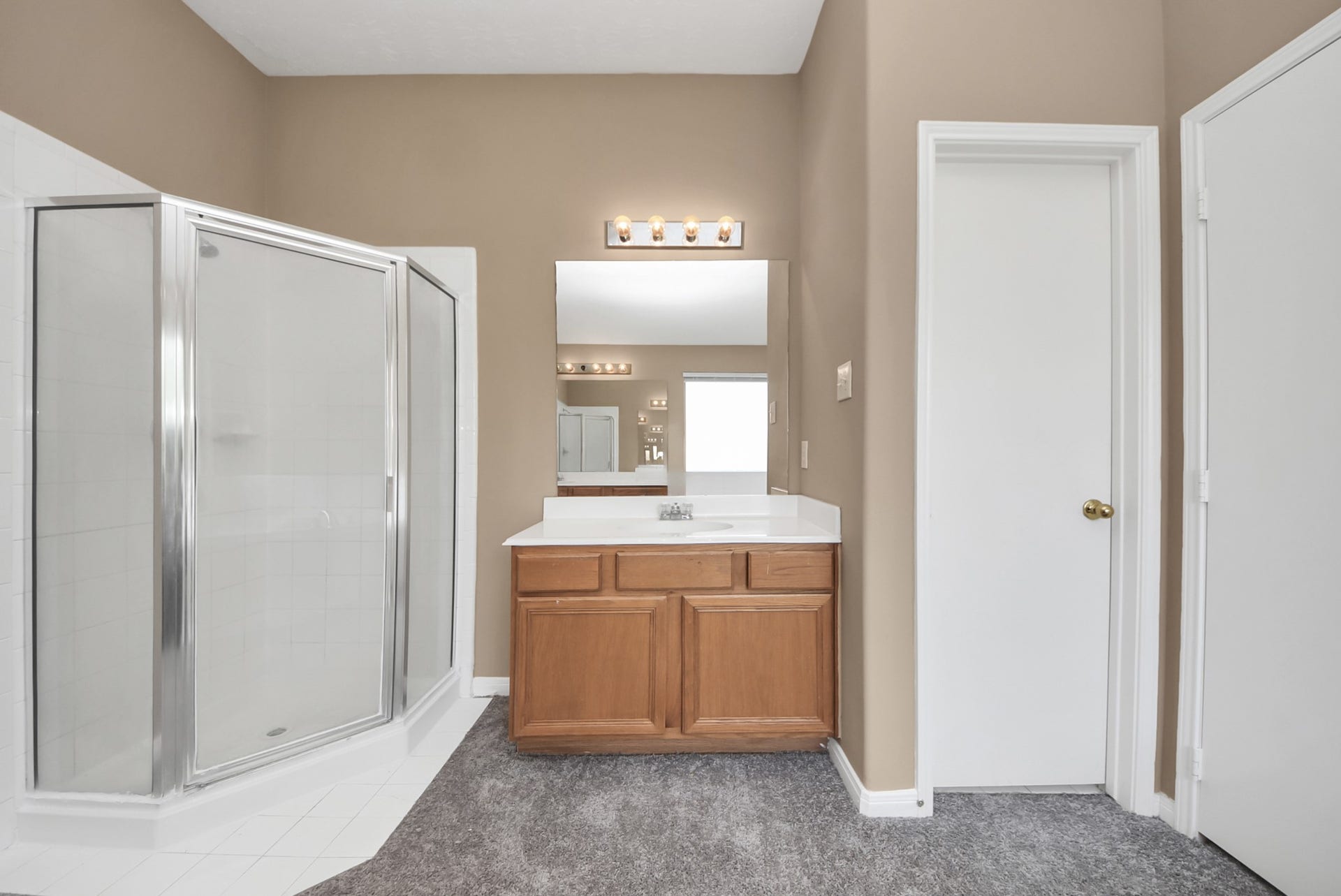 3006 Palace Oaks Drive, Houston, TX 77082 Second sink is located on this side of the bathroom, along with the walking shower.