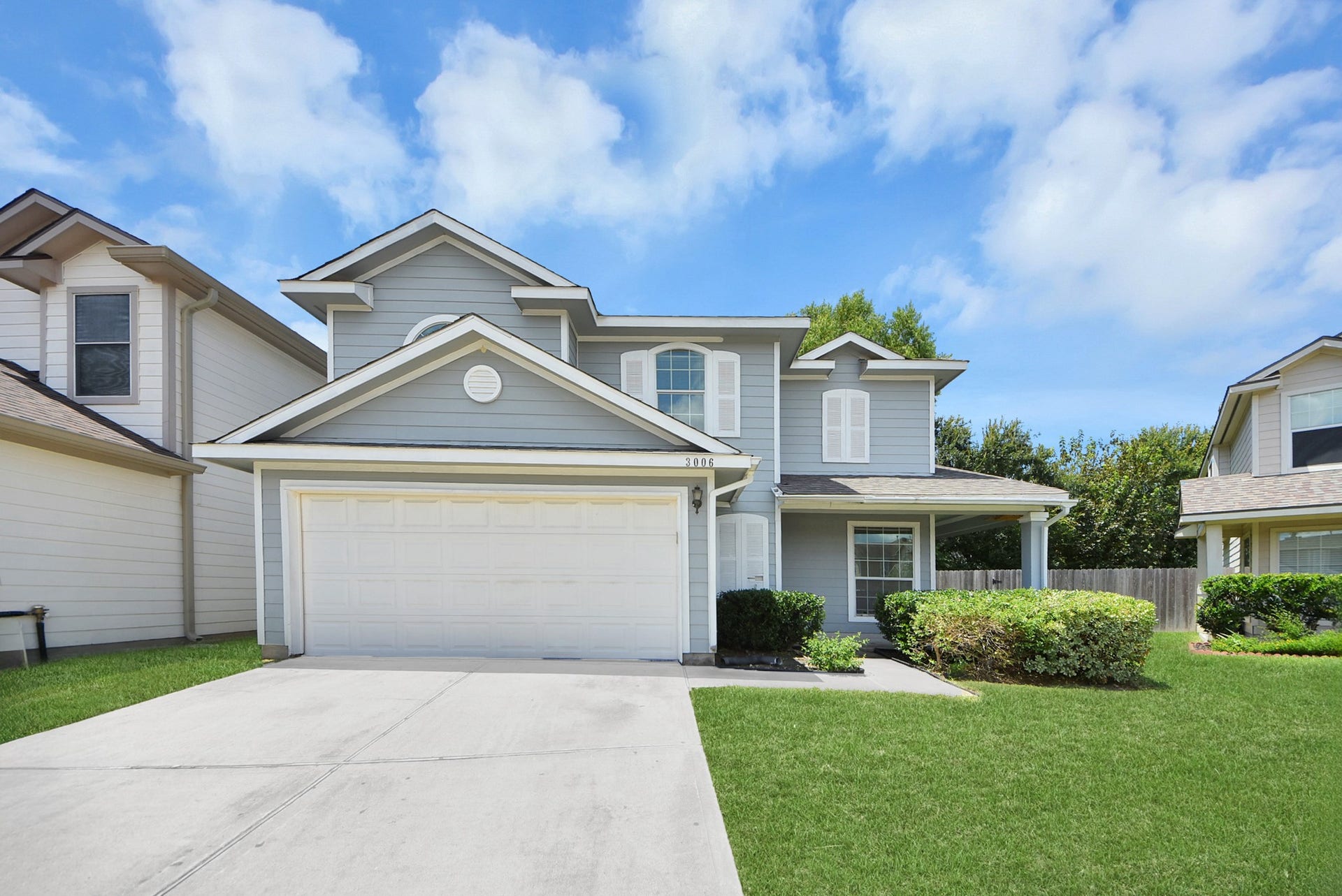 3006 Palace Oaks Drive, Houston, TX 77082 Very well-maintained home! Part of the siding was replaced and the exterior was recently painted, giving the home a fresh and welcoming look.