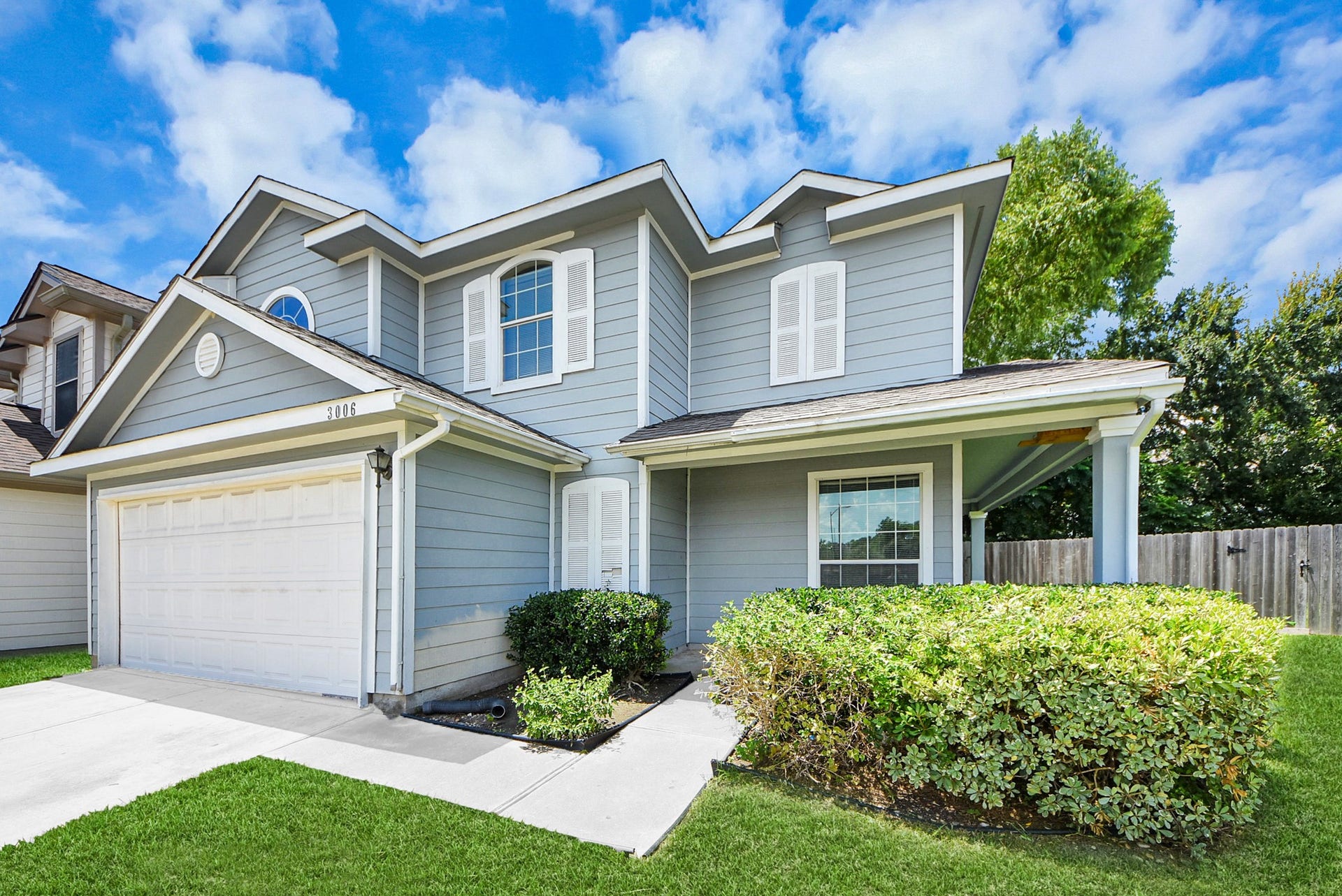 3006 Palace Oaks Drive, Houston, TX 77082 Beautiful curb appeal in a great location at the end of a quiet cul-de-sac!