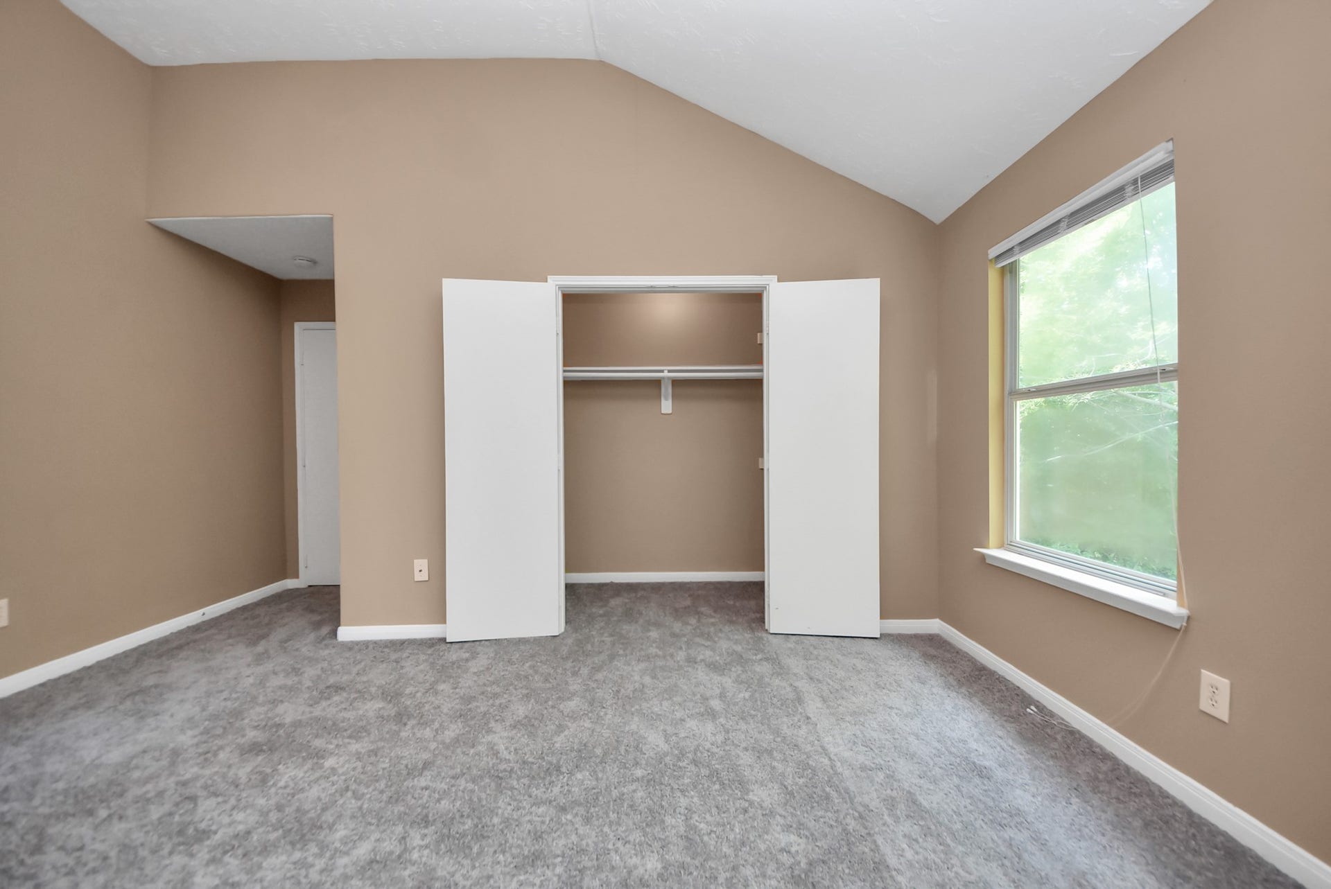 3006 Palace Oaks Drive, Houston, TX 77082 This is one of two closet in the primary bedroom.