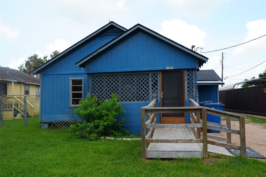Property photo for 1337 3rd St, Hempstead, TX