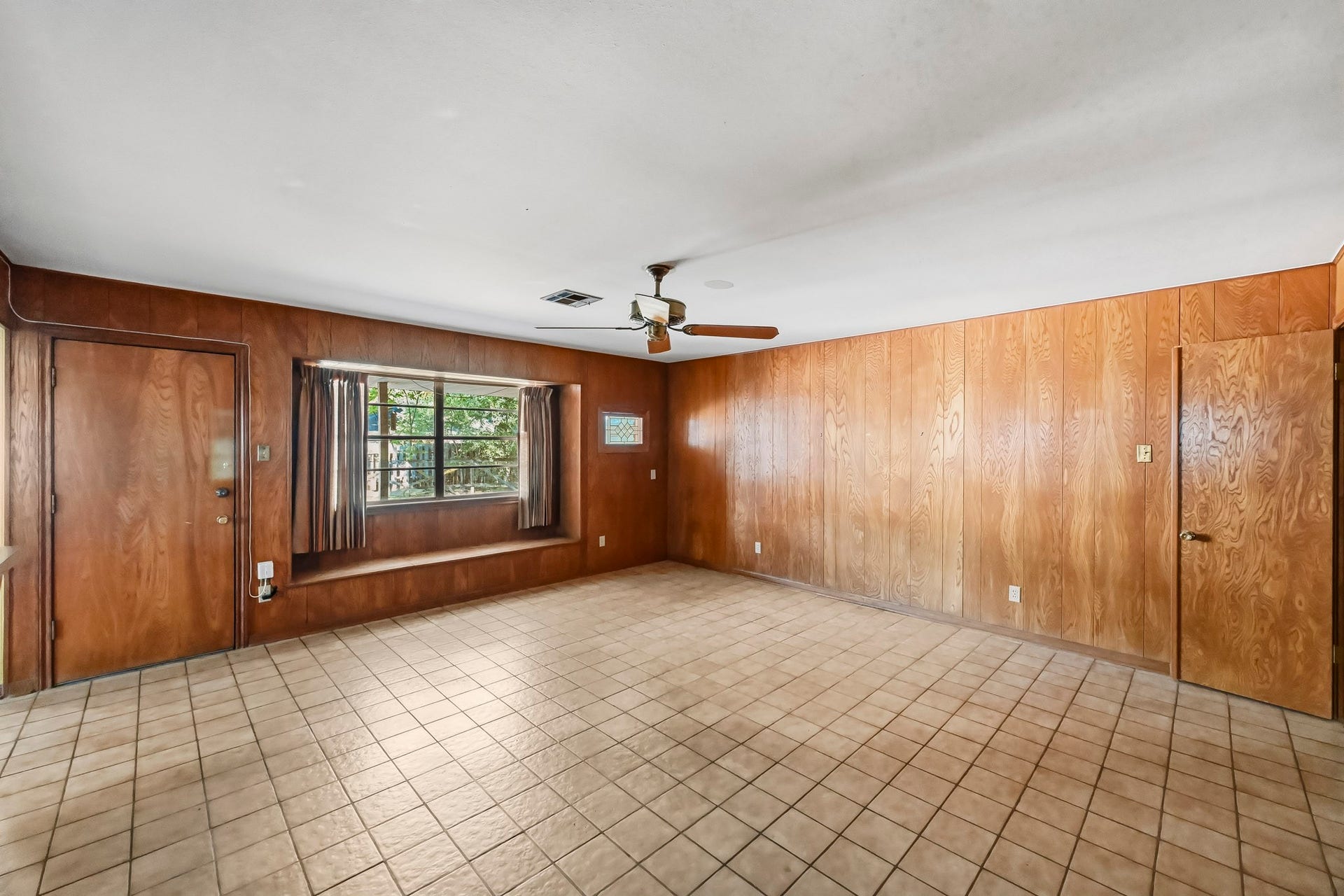 5442 Queensloch Drive, Houston, TX 77096 5442 Queensloch Drive, Houston, TX 77096
