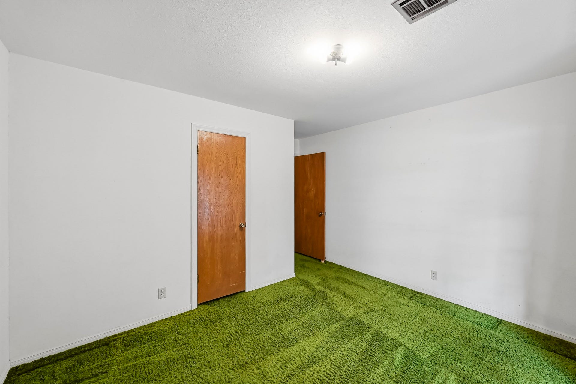 5442 Queensloch Drive, Houston, TX 77096 5442 Queensloch Drive, Houston, TX 77096