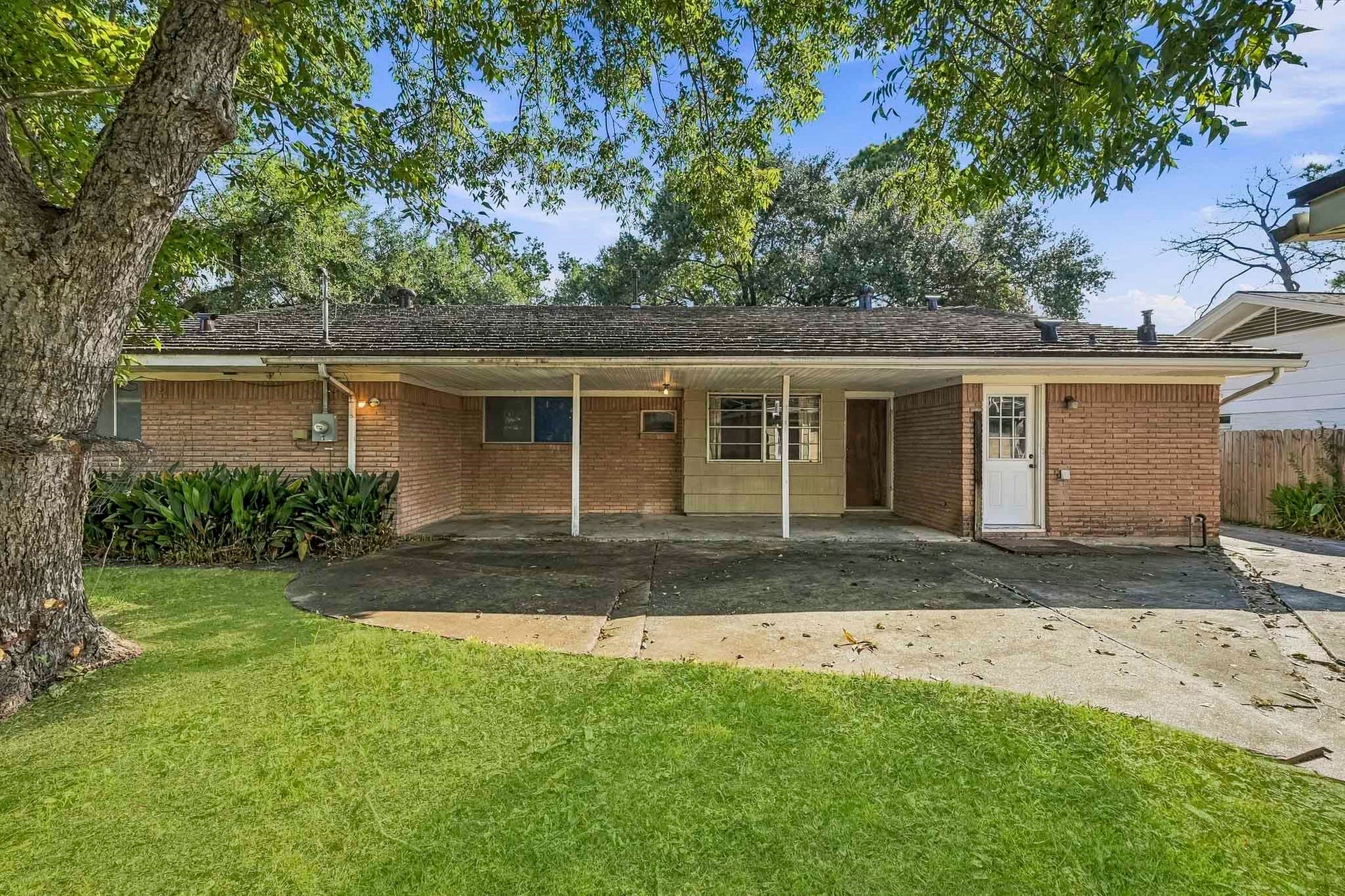 5442 Queensloch Drive, Houston, TX 77096 5442 Queensloch Drive, Houston, TX 77096