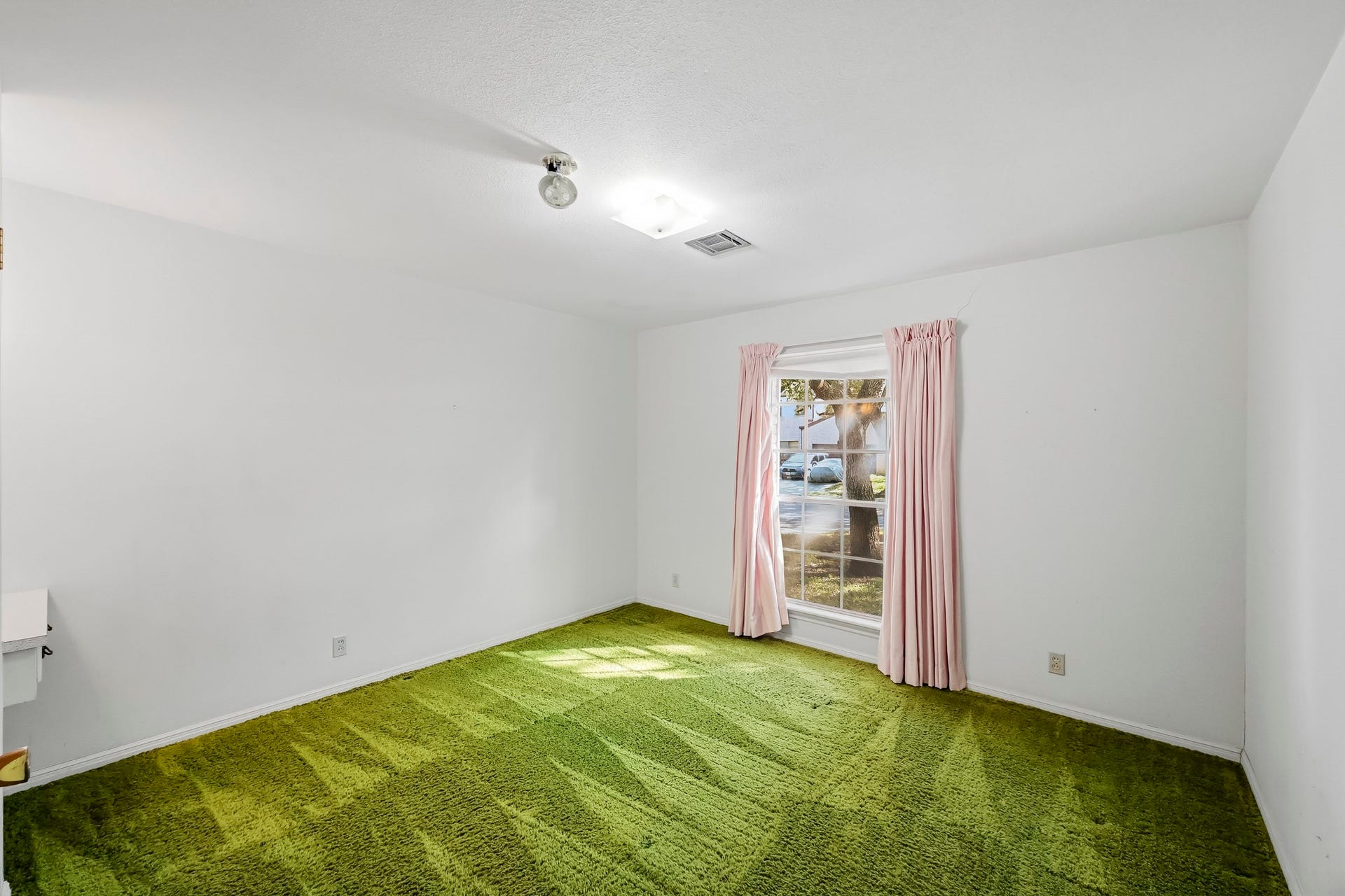 5442 Queensloch Drive, Houston, TX 77096 5442 Queensloch Drive, Houston, TX 77096
