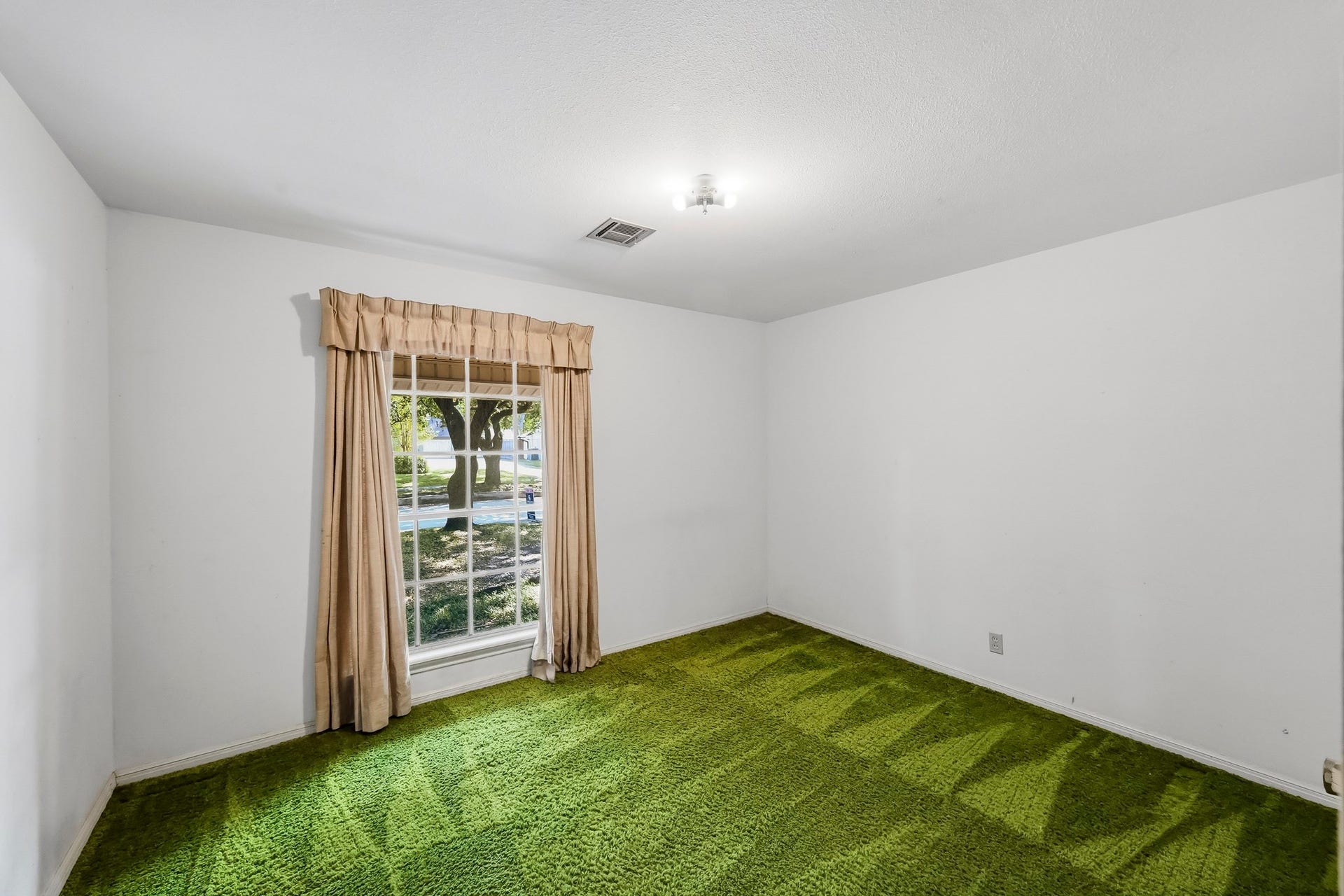 5442 Queensloch Drive, Houston, TX 77096 5442 Queensloch Drive, Houston, TX 77096
