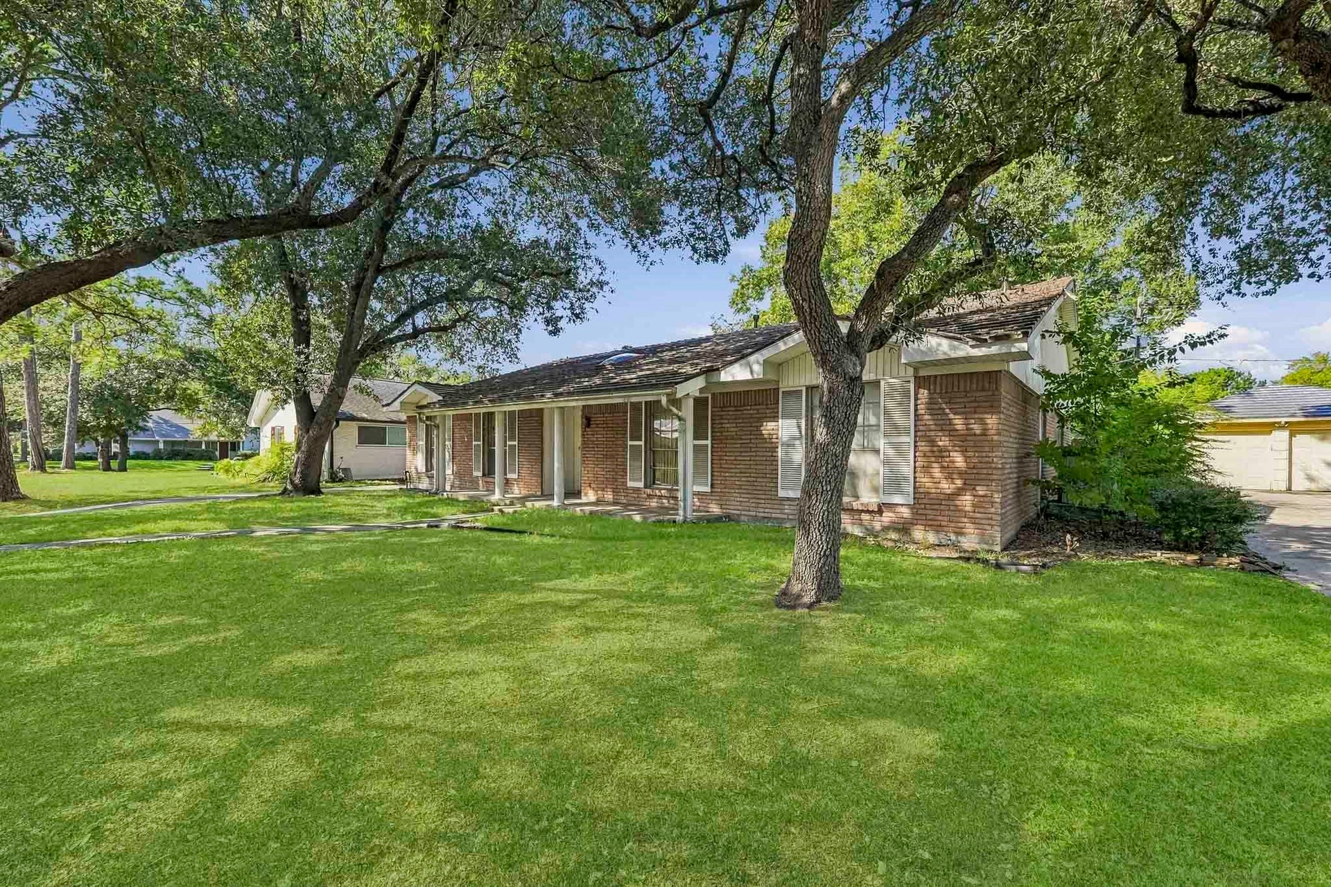 5442 Queensloch Drive, Houston, TX 77096 5442 Queensloch Drive, Houston, TX 77096