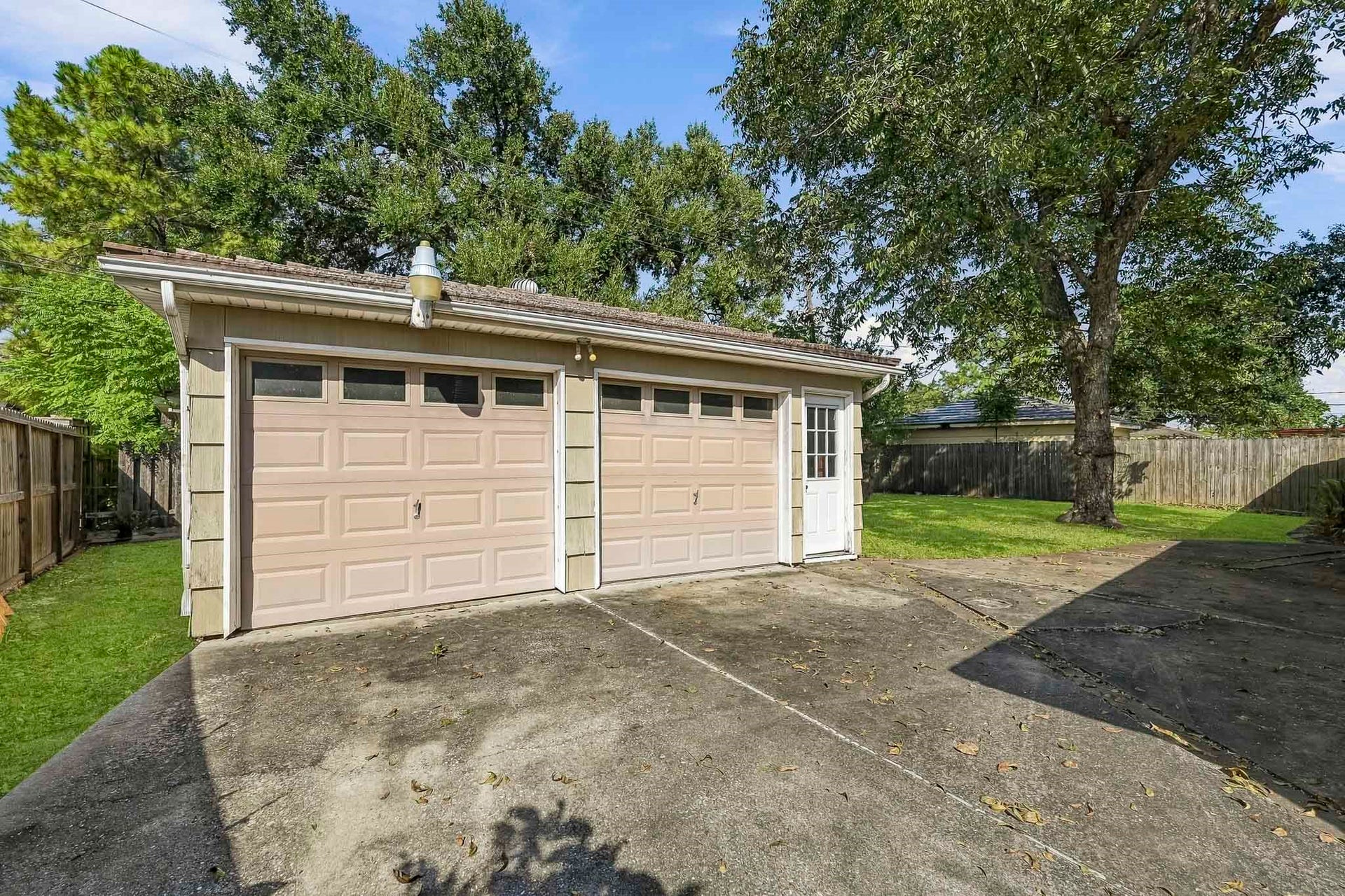 5442 Queensloch Drive, Houston, TX 77096 5442 Queensloch Drive, Houston, TX 77096
