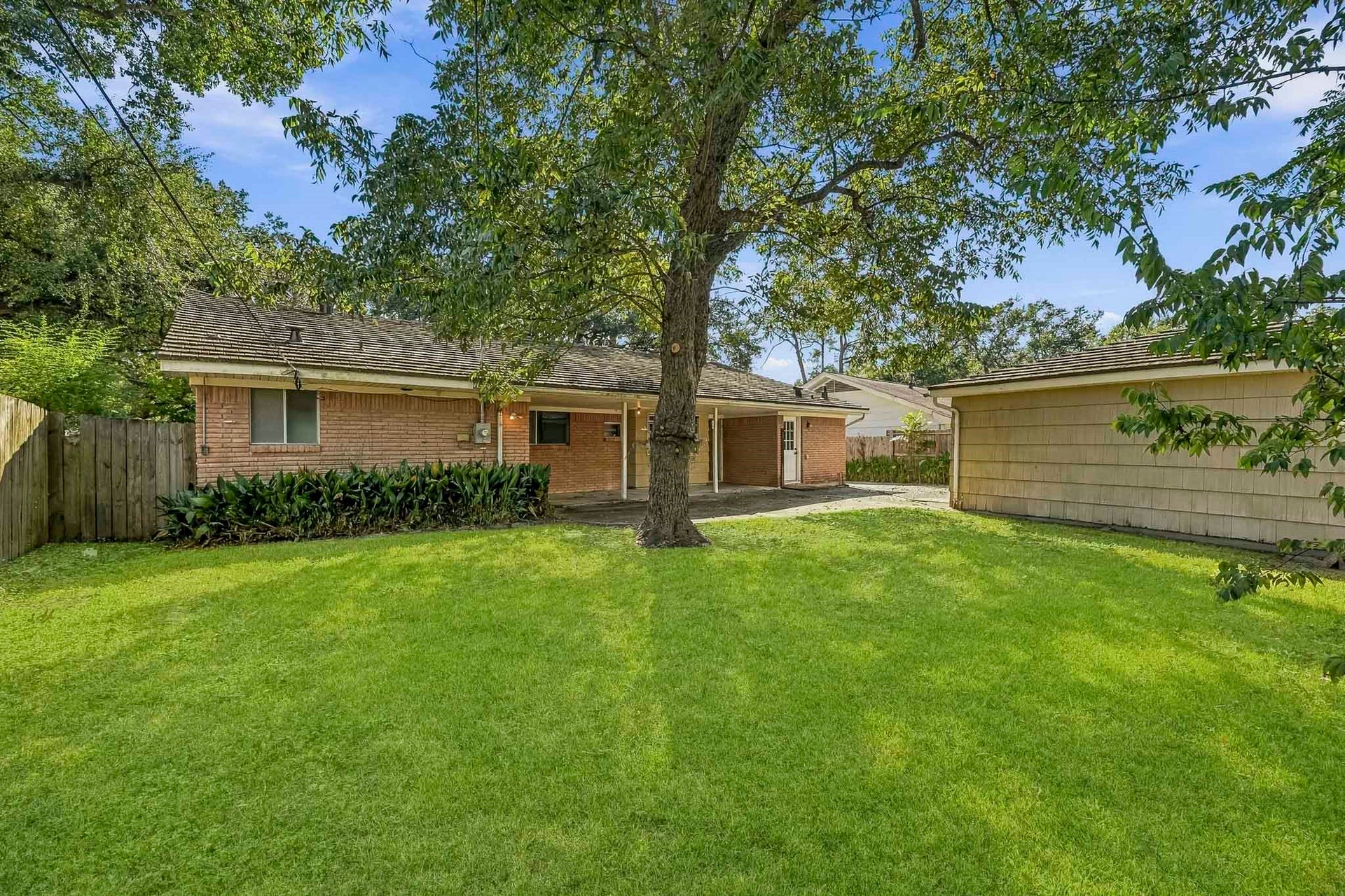 5442 Queensloch Drive, Houston, TX 77096 5442 Queensloch Drive, Houston, TX 77096