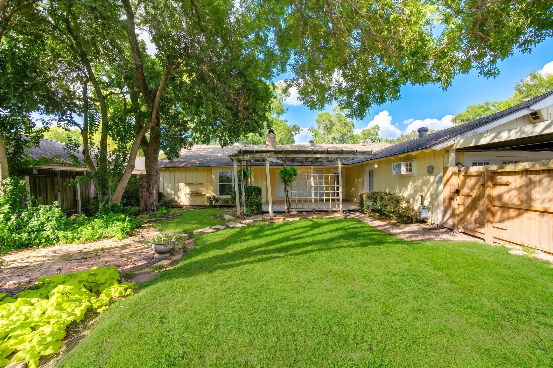 10603 Bordley Drive, Houston, TX 77042 10603 Bordley Drive, Houston, TX 77042