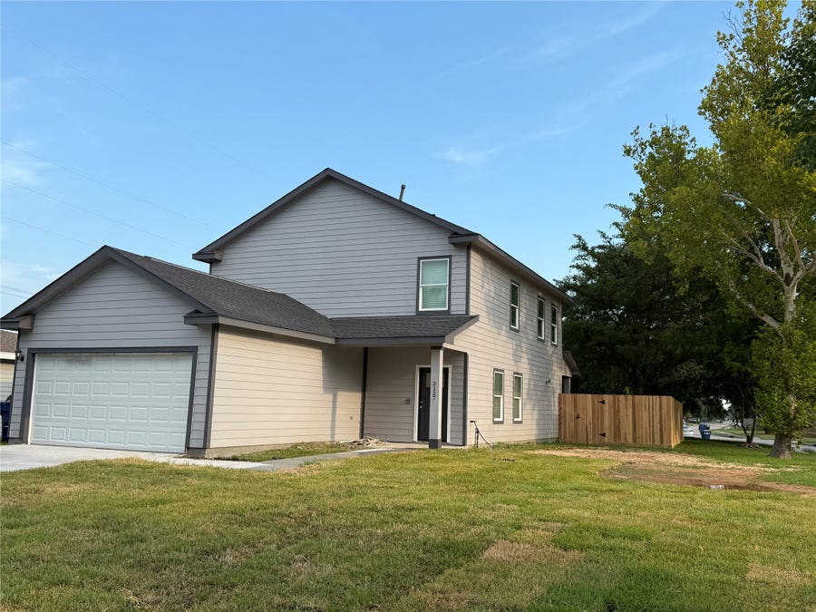 Property photo for 1327 5th Avenue N, Texas City, TX