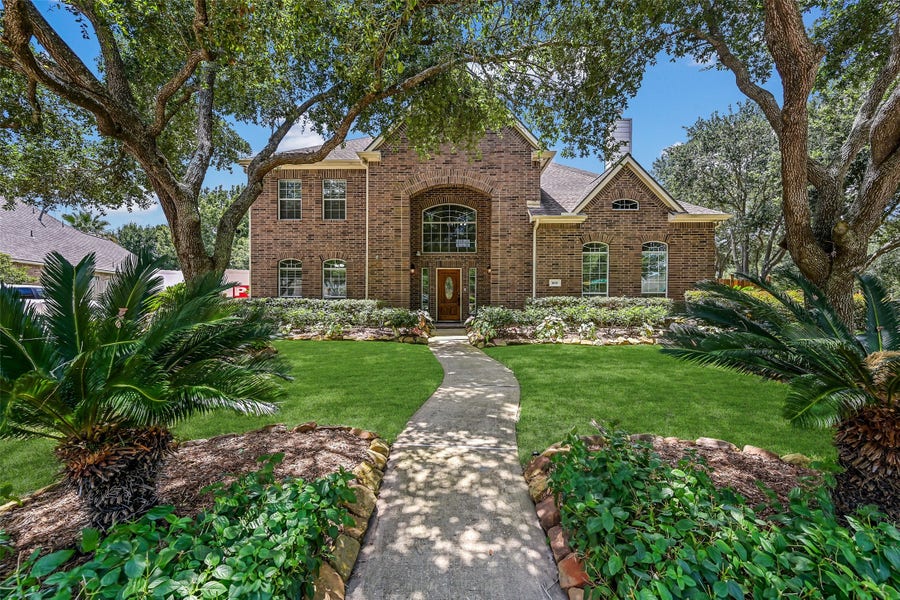 Property photo for 800 W Lake Circle, Friendswood, TX