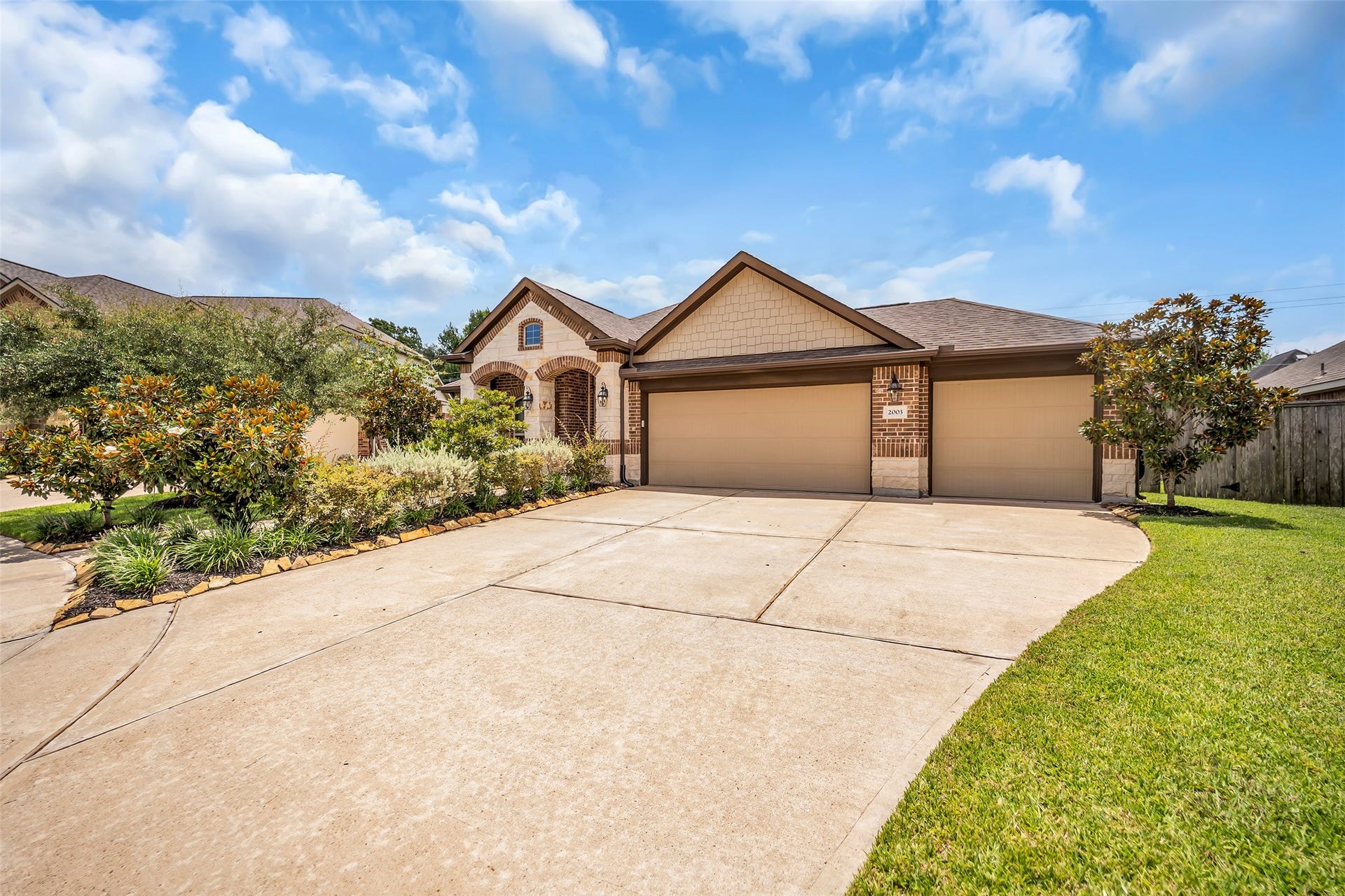 2003 Pine Ledge Road, Pearland, TX 77089
