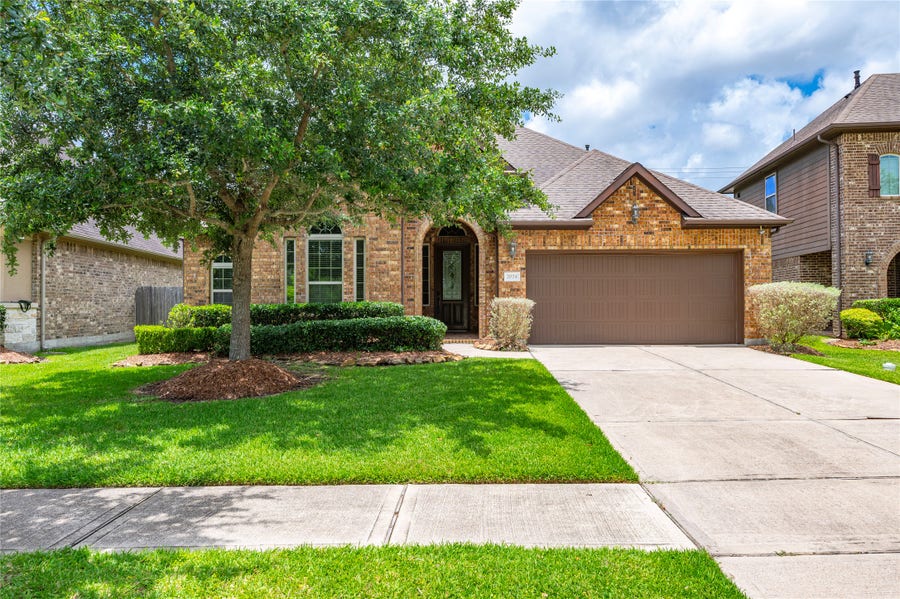 Property photo for 2024 Nogalas Lane, League City, TX