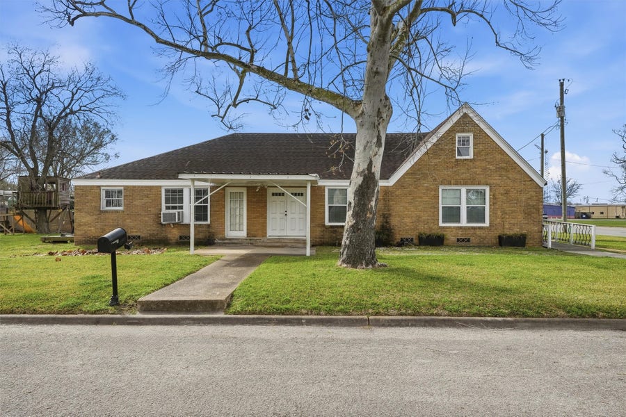 Property photo for 403 S Velasco Street, Angleton, TX