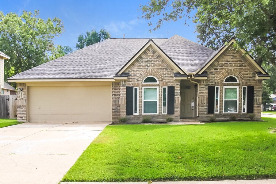 Property photo for 302 Dunford Court, Highlands, TX