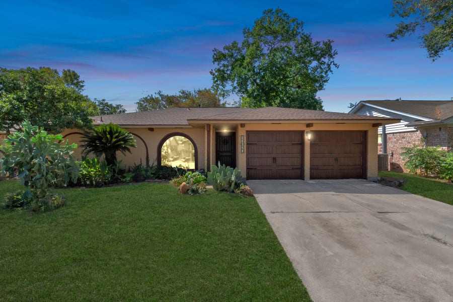 Property photo for 13627 Greenridge Drive, Sugar Land, TX