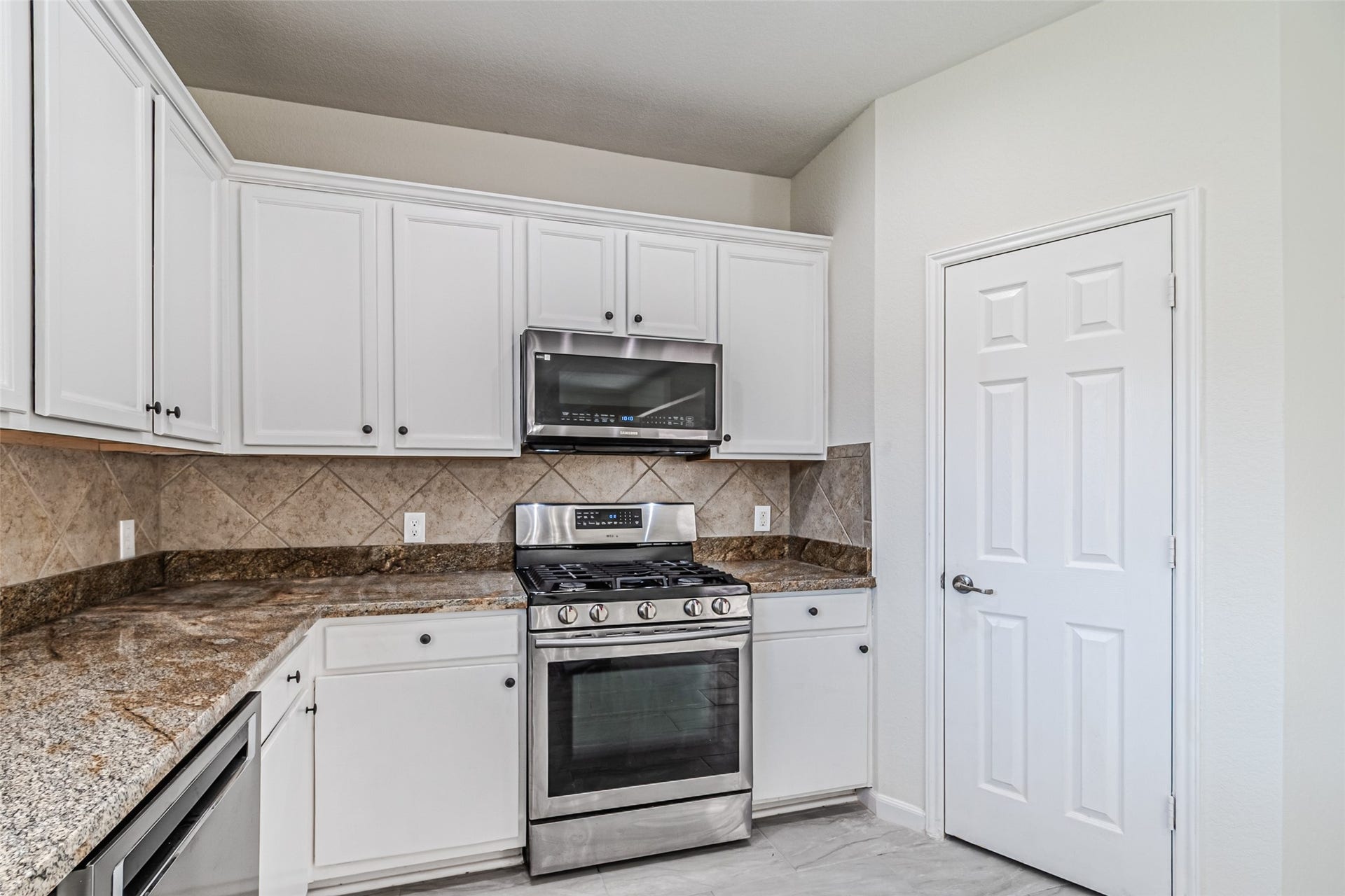 18111 Hillock Glen Lane, Cypress, TX 77429 18111 Hillock Glen Lane, Cypress, TX 77429