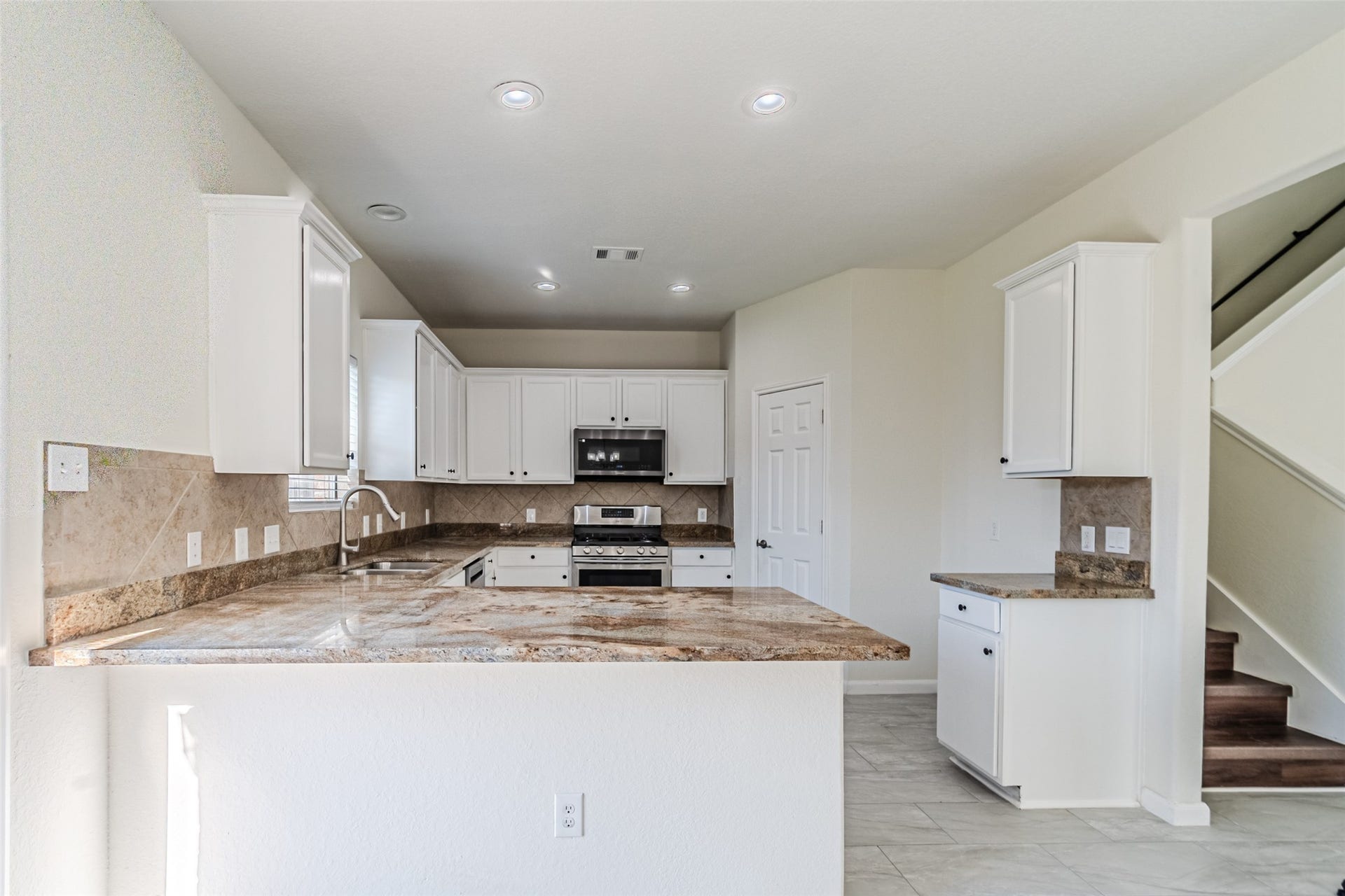 18111 Hillock Glen Lane, Cypress, TX 77429 18111 Hillock Glen Lane, Cypress, TX 77429