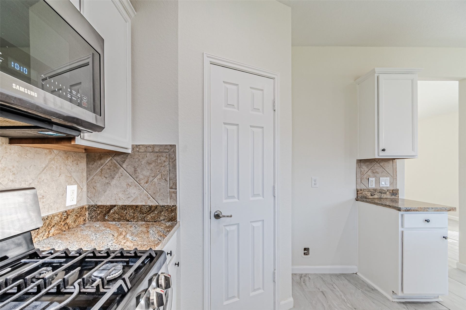 18111 Hillock Glen Lane, Cypress, TX 77429 18111 Hillock Glen Lane, Cypress, TX 77429