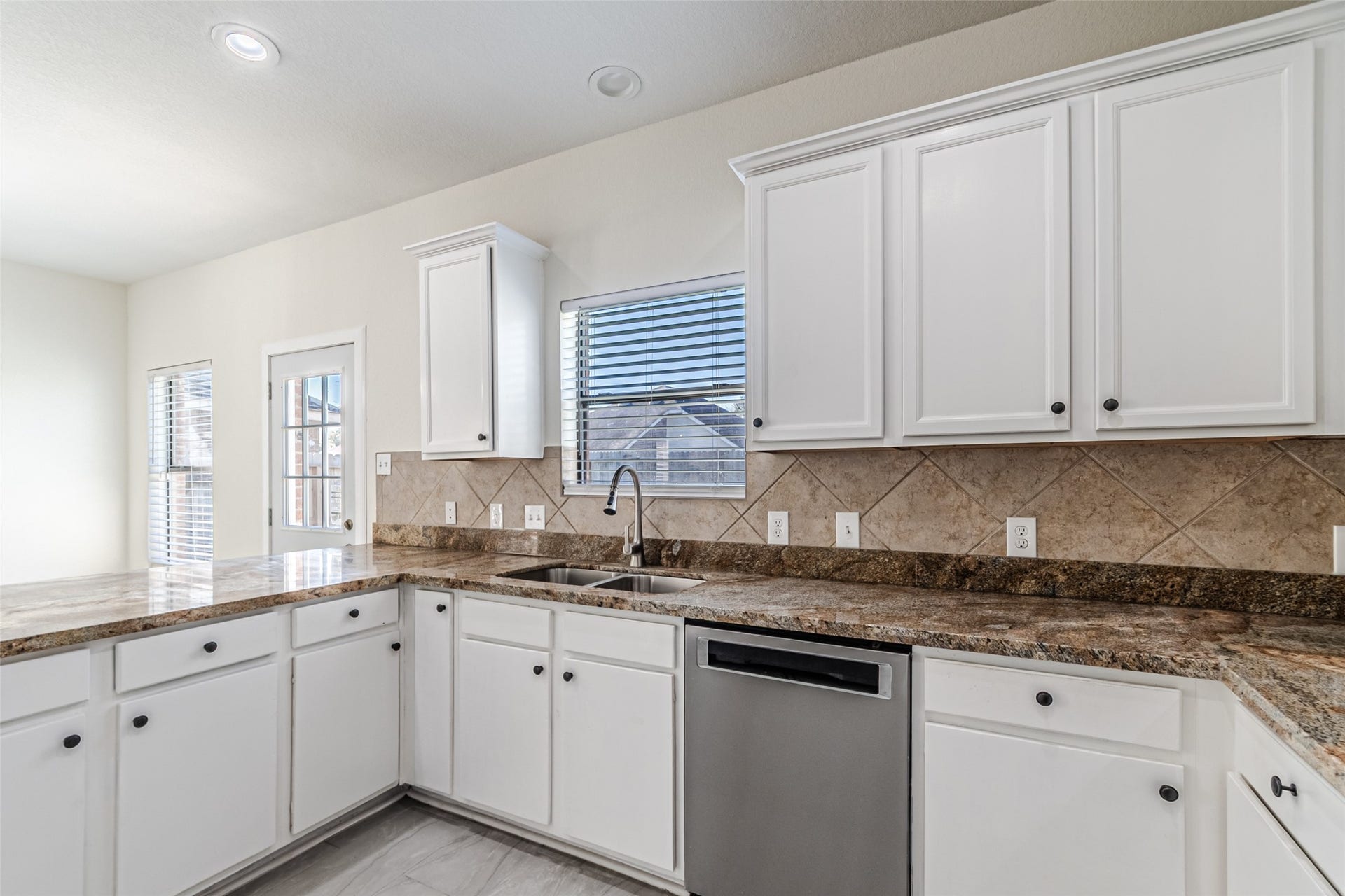 18111 Hillock Glen Lane, Cypress, TX 77429 18111 Hillock Glen Lane, Cypress, TX 77429