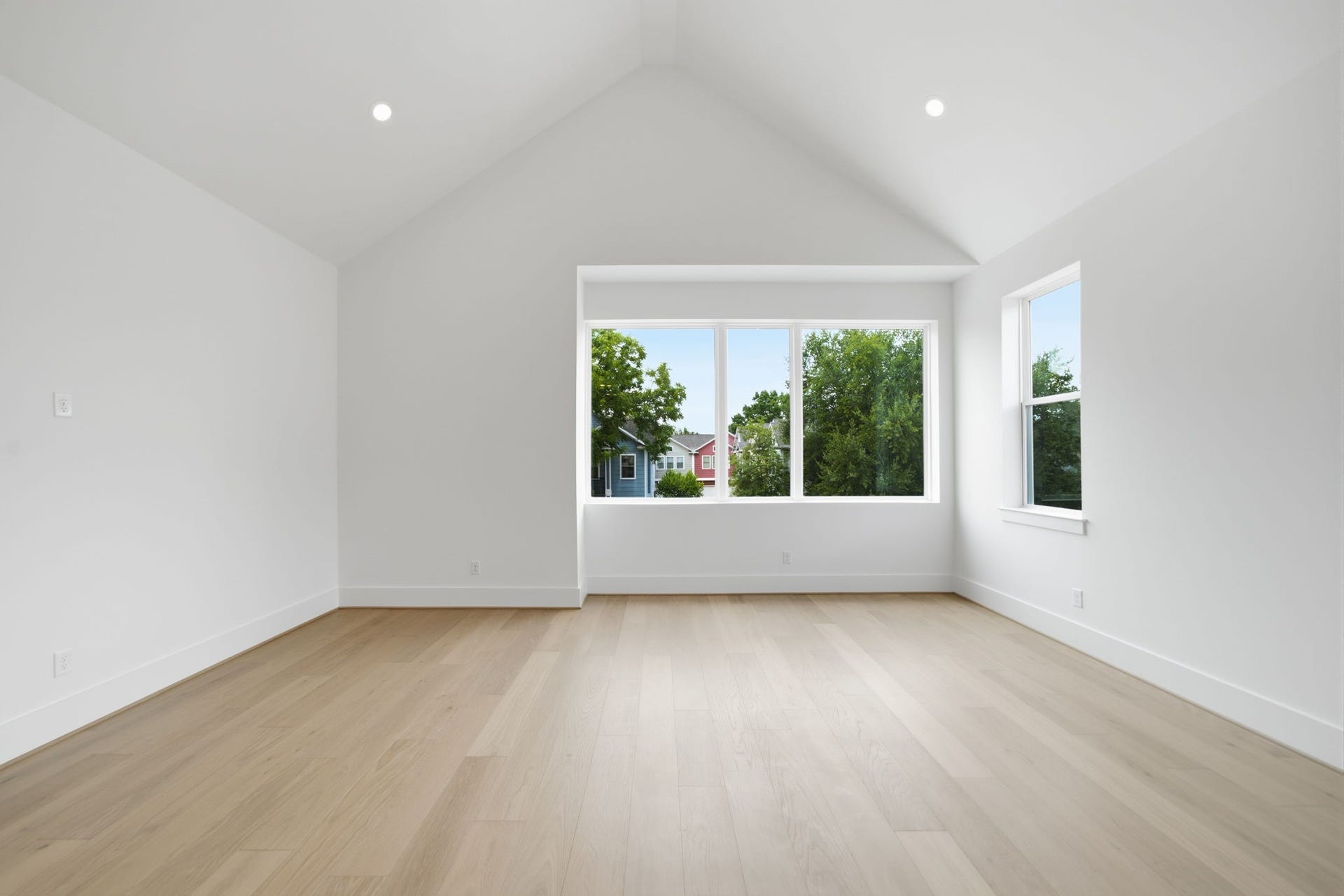 835 W 25th Street, Houston, TX 77008 Alternate view of the spacious primary bedroom with beautiful wood flooring and huge windows for perfect lighting.