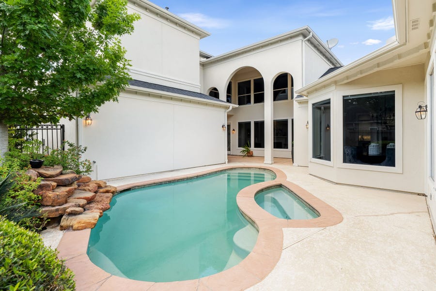 Property photo for 70 Blooming Grove Lane, Houston, TX