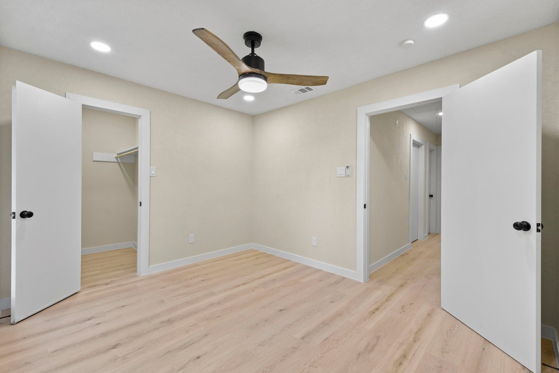2322 Aprilmont Drive, Sugar Land, TX 77498 2322 Aprilmont Drive, Sugar Land, TX 77498