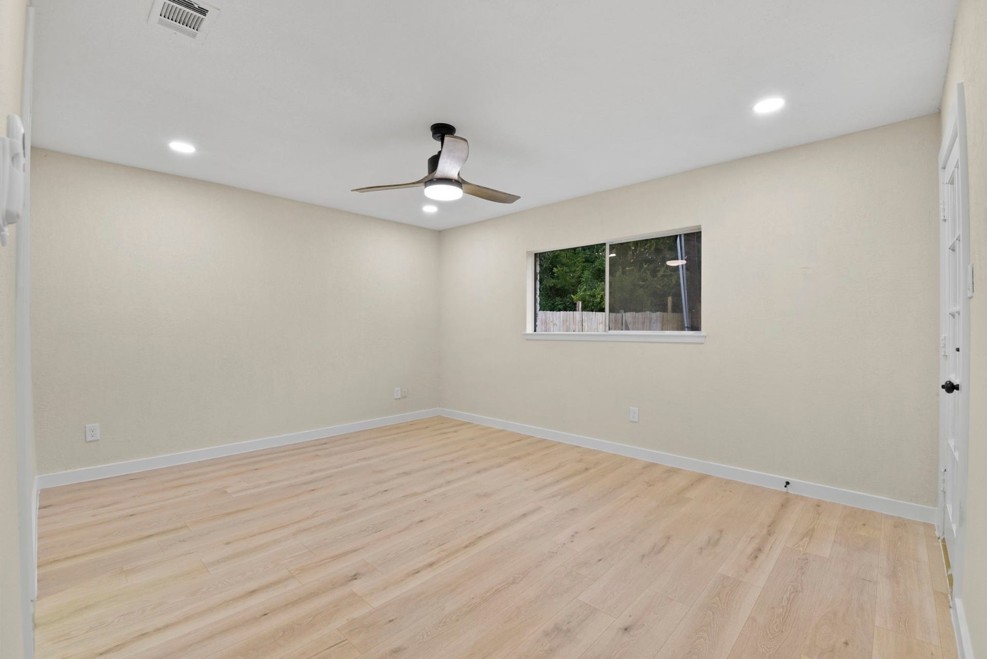 2322 Aprilmont Drive, Sugar Land, TX 77498 2322 Aprilmont Drive, Sugar Land, TX 77498