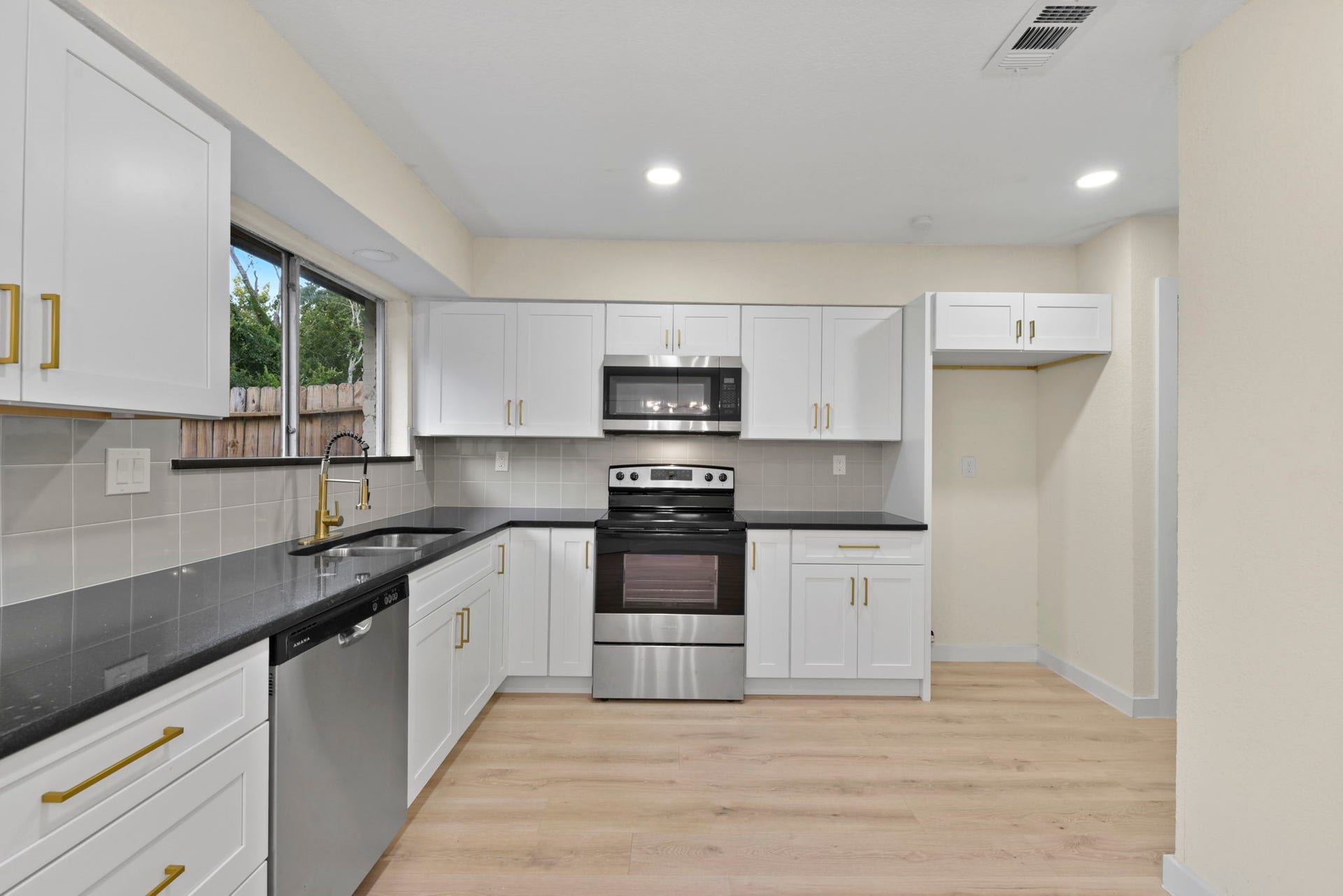 2322 Aprilmont Drive, Sugar Land, TX 77498 2322 Aprilmont Drive, Sugar Land, TX 77498