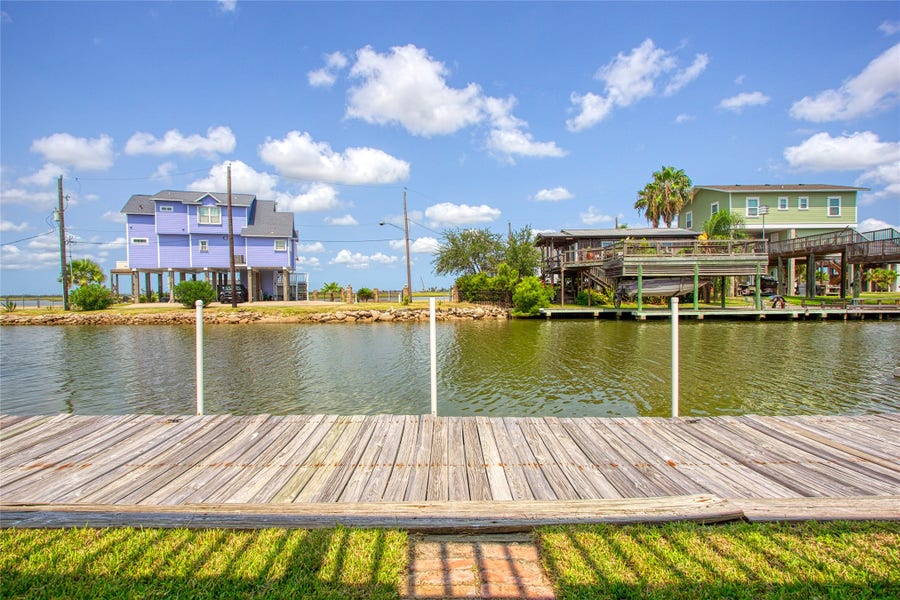 Property photo for 114 Bayou Vista Drive, Hitchcock, TX