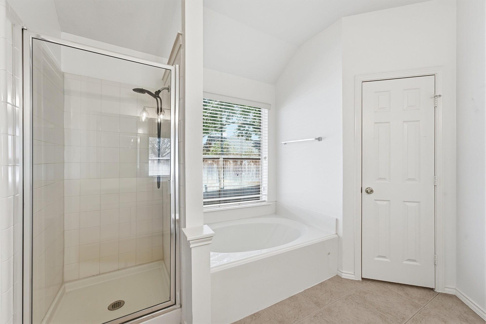 2227 Ridgefield Park Lane, Richmond, TX 77469 Primary Bath