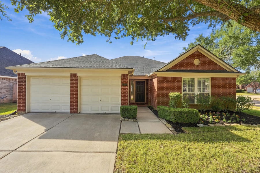 Property photo for 2227 Ridgefield Park Lane, Richmond, TX