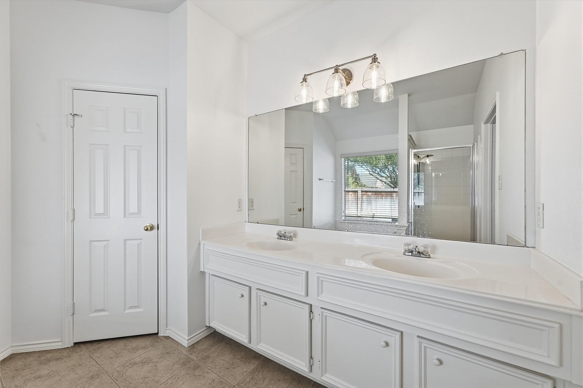 2227 Ridgefield Park Lane, Richmond, TX 77469 Primary Bath