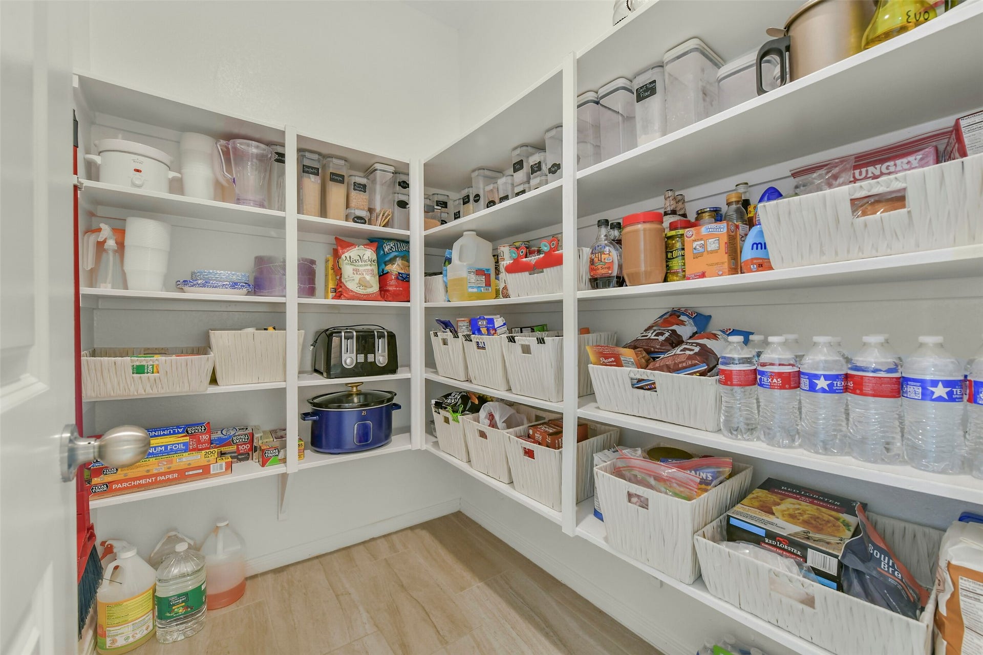 18015 Svensson Slade Lane, Houston, TX 77044 Huge walk-in Kitchen Pantry