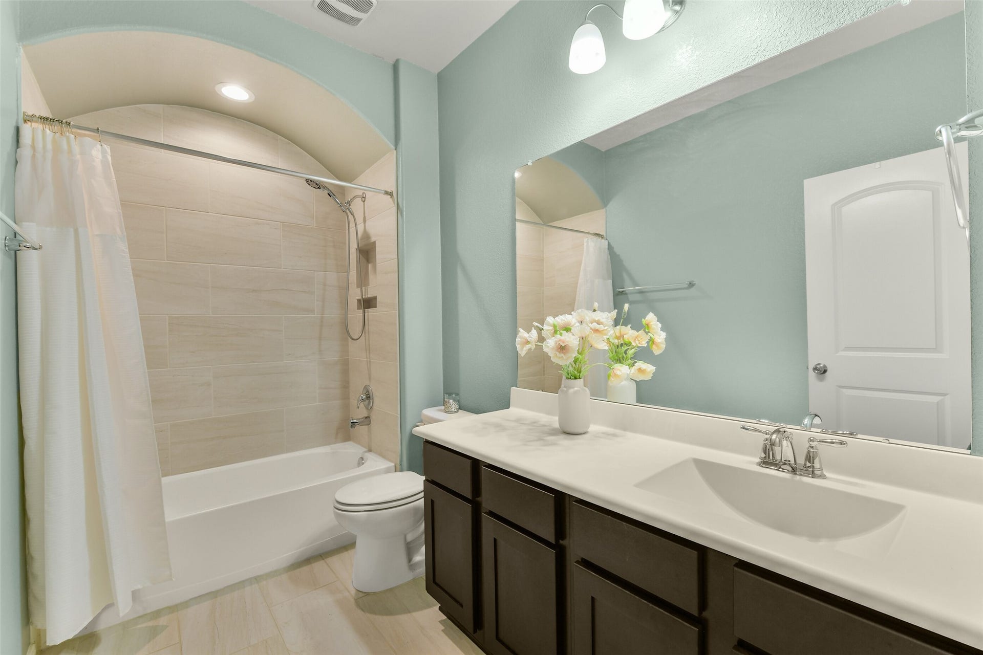 18015 Svensson Slade Lane, Houston, TX 77044 Secondary full bathroom downstairs.