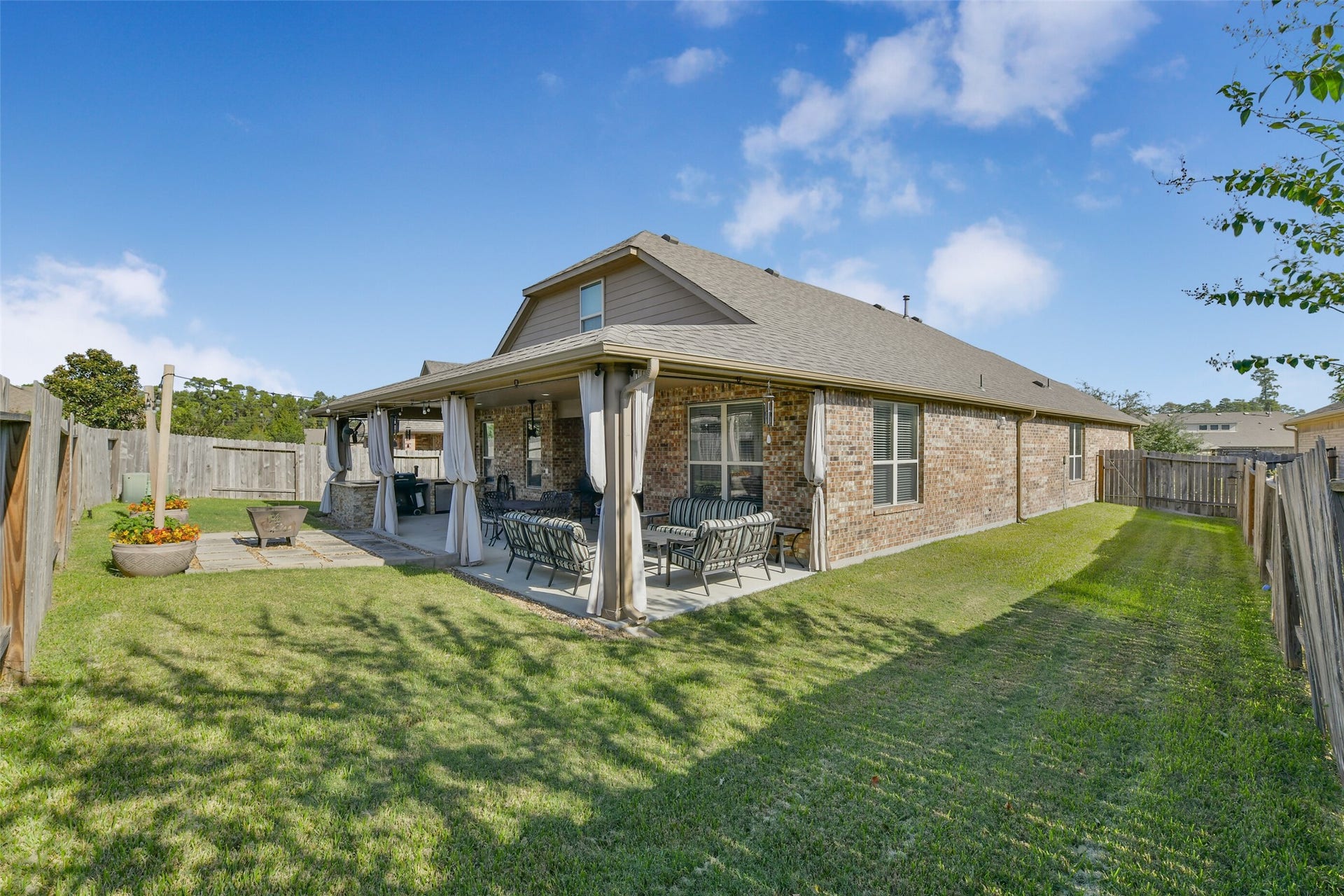 18015 Svensson Slade Lane, Houston, TX 77044 Plenty of green space for the pets and kids