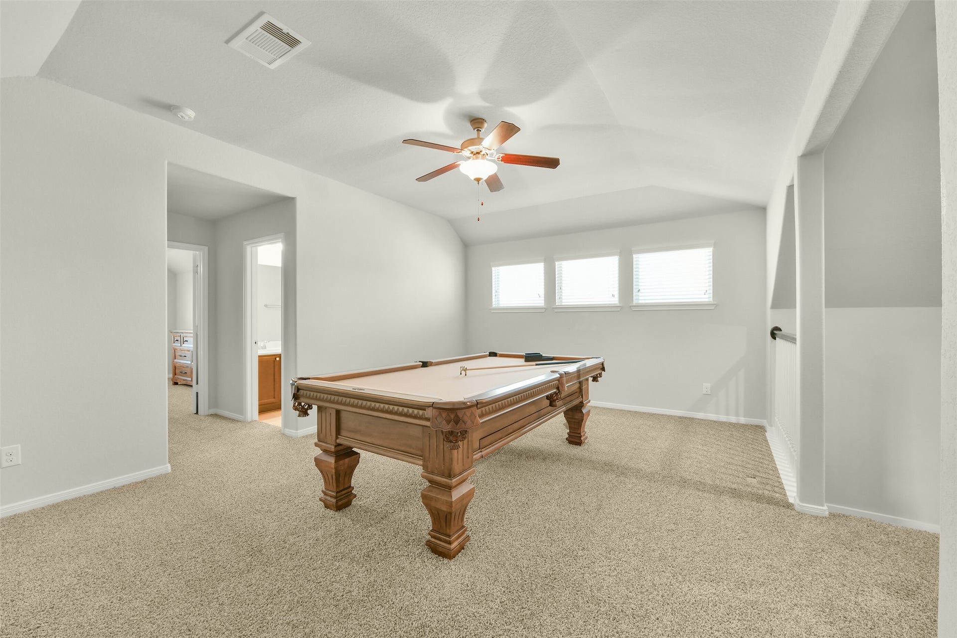 18015 Svensson Slade Lane, Houston, TX 77044 A large game room 18+'x13' upstairs with lots of natural light