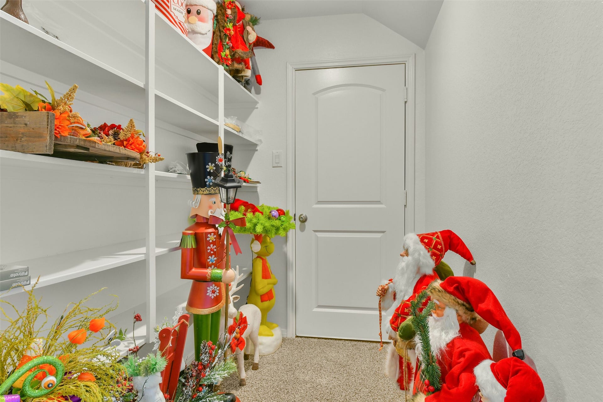 18015 Svensson Slade Lane, Houston, TX 77044 Large upstairs closet in game room perfect for that extra needed storage space