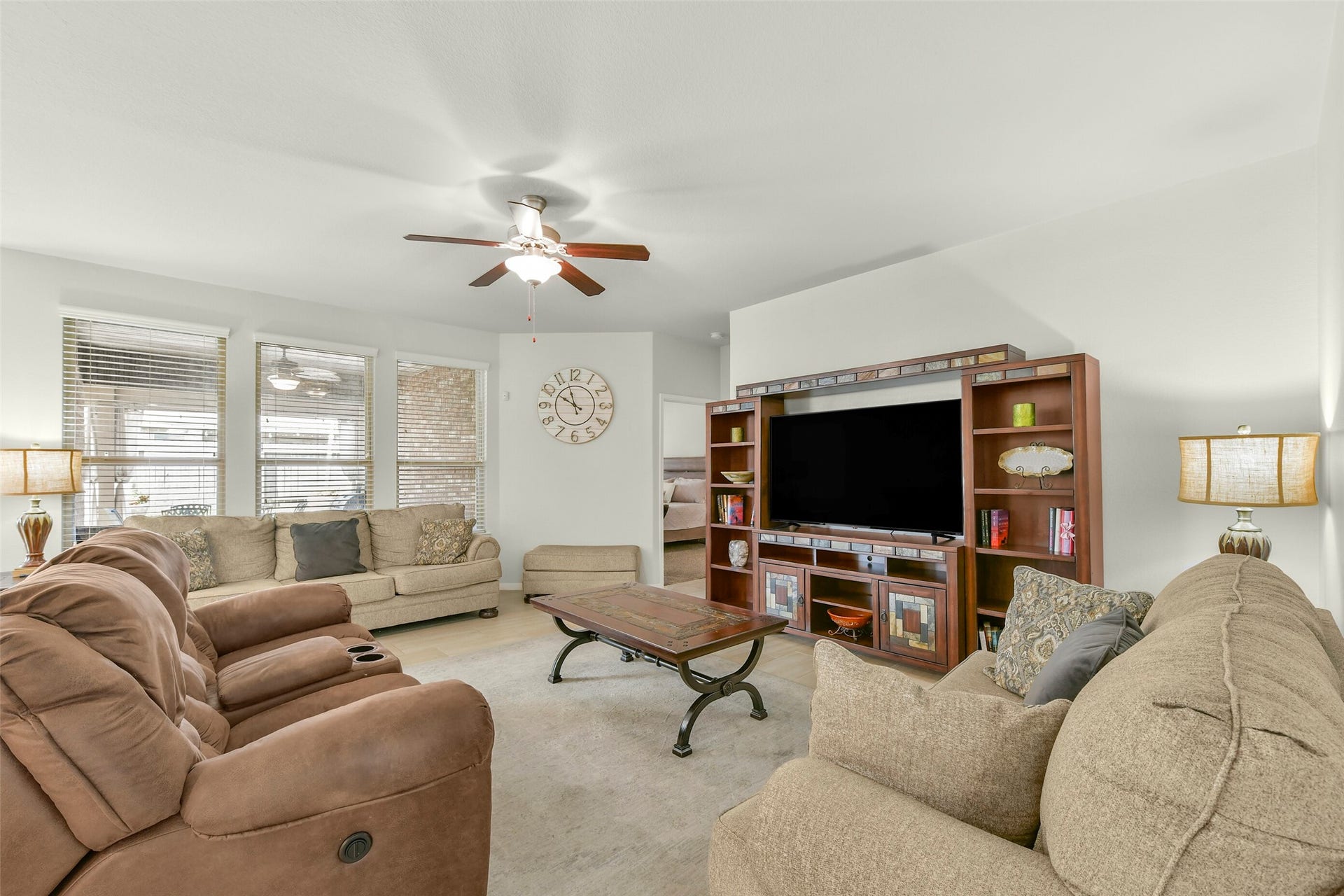 18015 Svensson Slade Lane, Houston, TX 77044 Neutral paint and tile floors for your large living area.